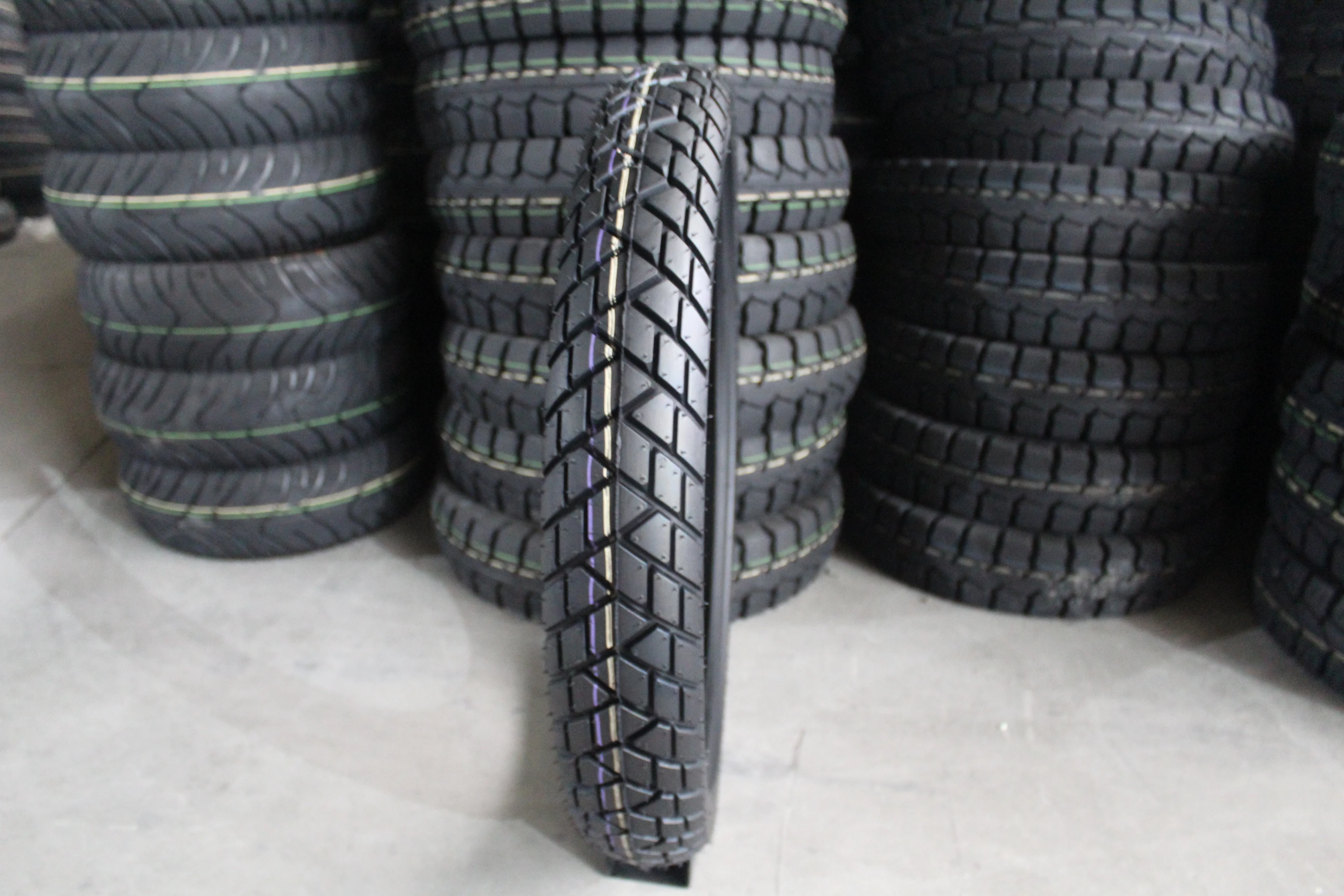 HLM Tubeless Motorcycle Tire 90/90-18 90/90/19 China Top Factory Japanese Technology