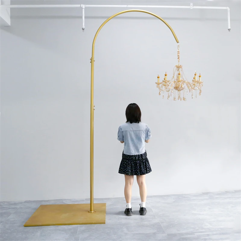 BJ230202 Wedding Chandelier Decoration Golden Metal Crafts Backdrop Arch Stand With Light Half Moon Event Party Arch Backdrop