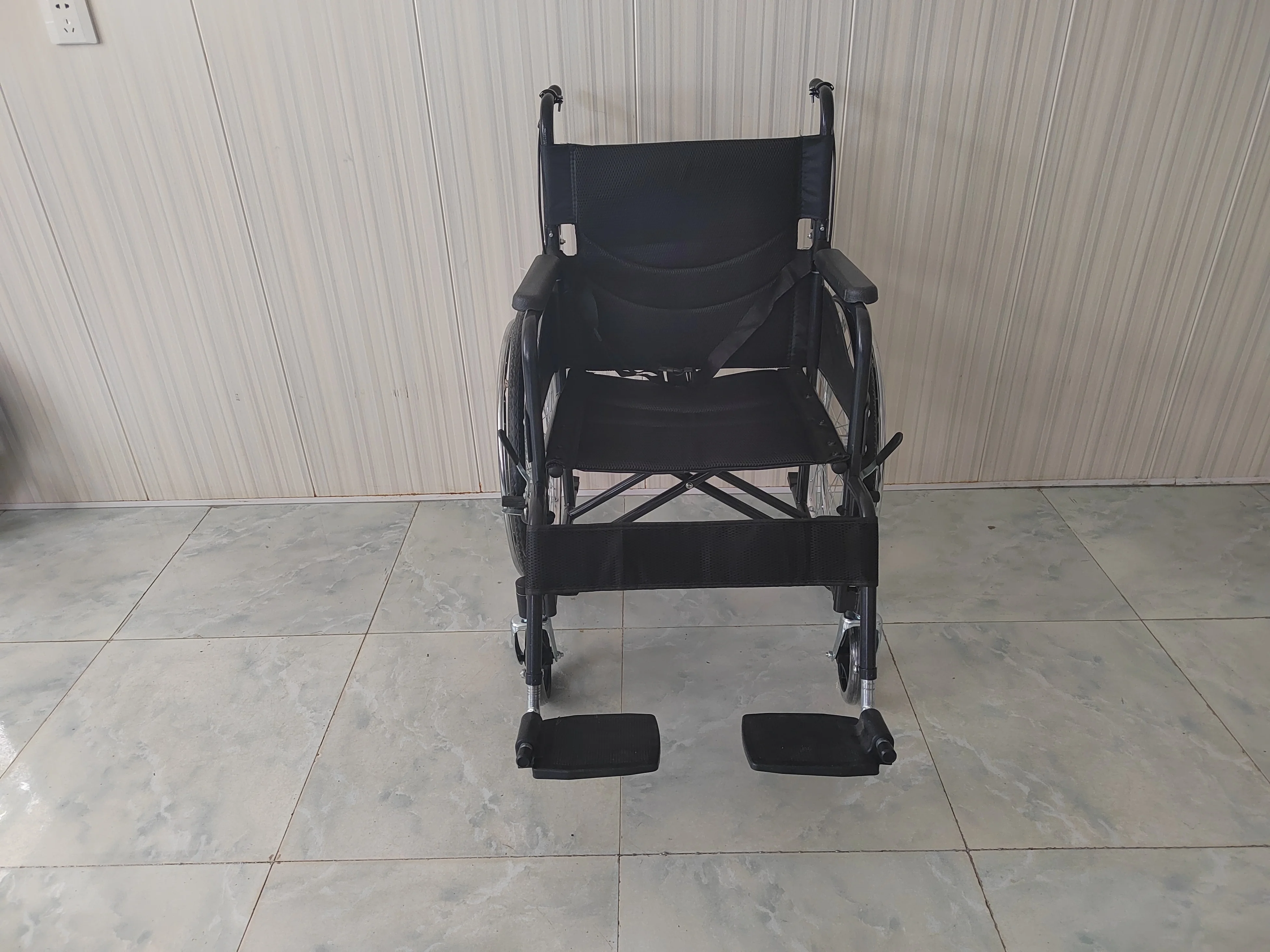 Folded Wheelchair  Detachable leg Wheelchair Light Weight and Economical Manual Wheelchair