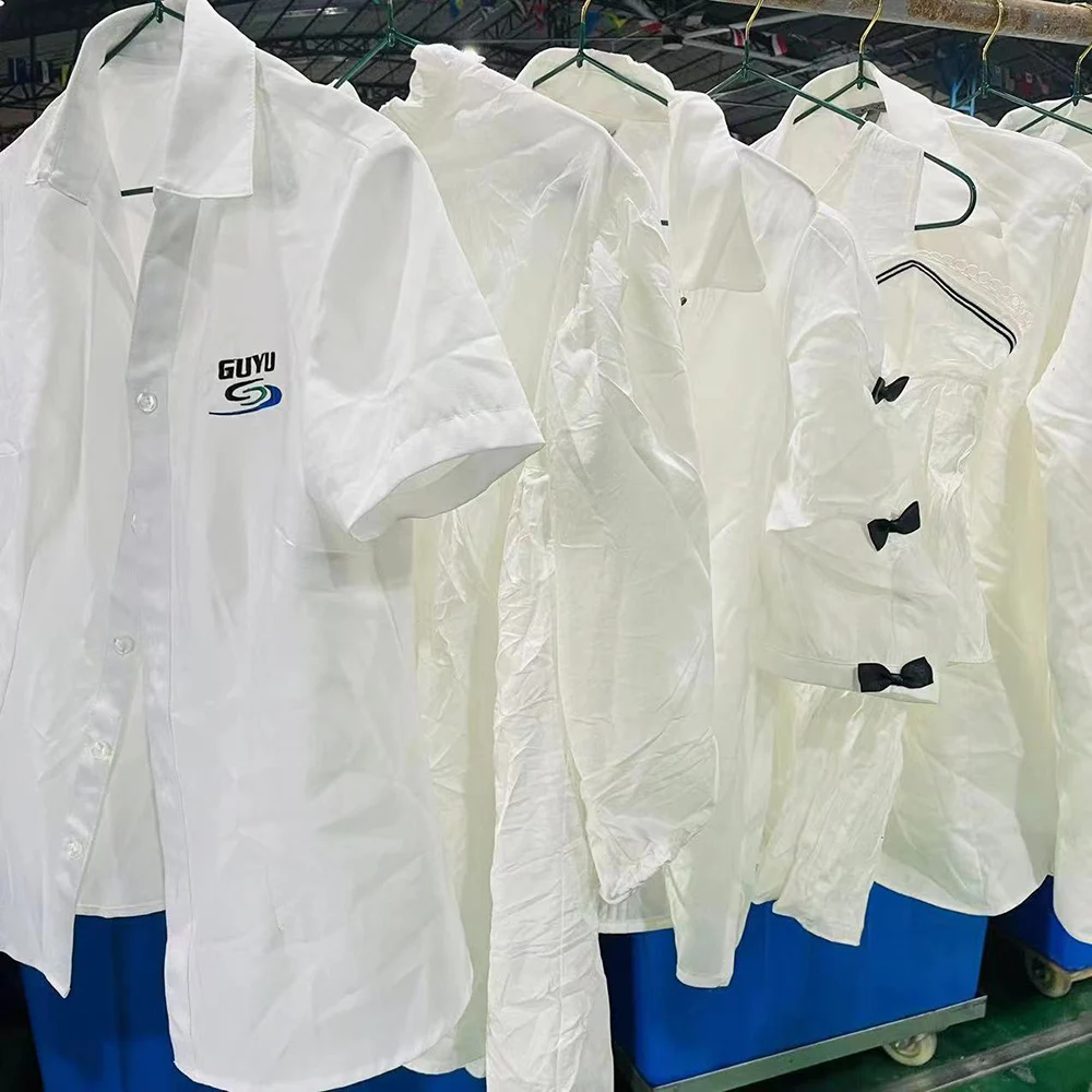 Оптовая продажа чистых подержанных белых рубашек женские белые рубашки очень популярны Подержанные одежды 58 кг во Вьетнаме