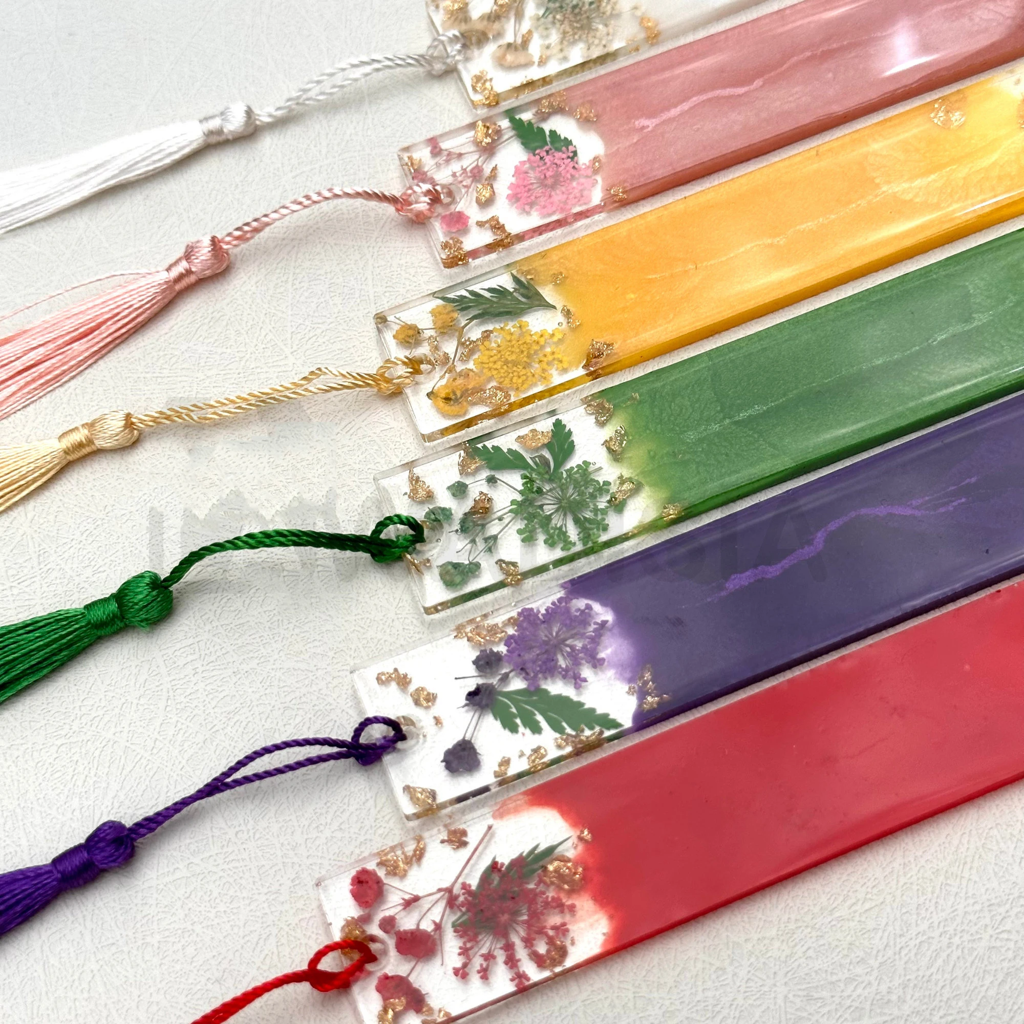 Custom Handmade Flower bookmarks Personalized Resin Gold Flake Bookmark Promotional Bookmarks Gift for Reader Her Him