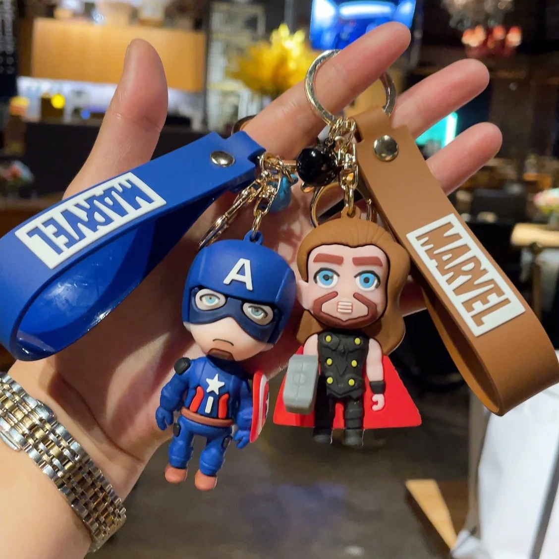 Mgirlshe Wholesale Kids Key Chain Super hero Keychains Avengers Hulk Thor PVC Keychains Gifts for Men kids