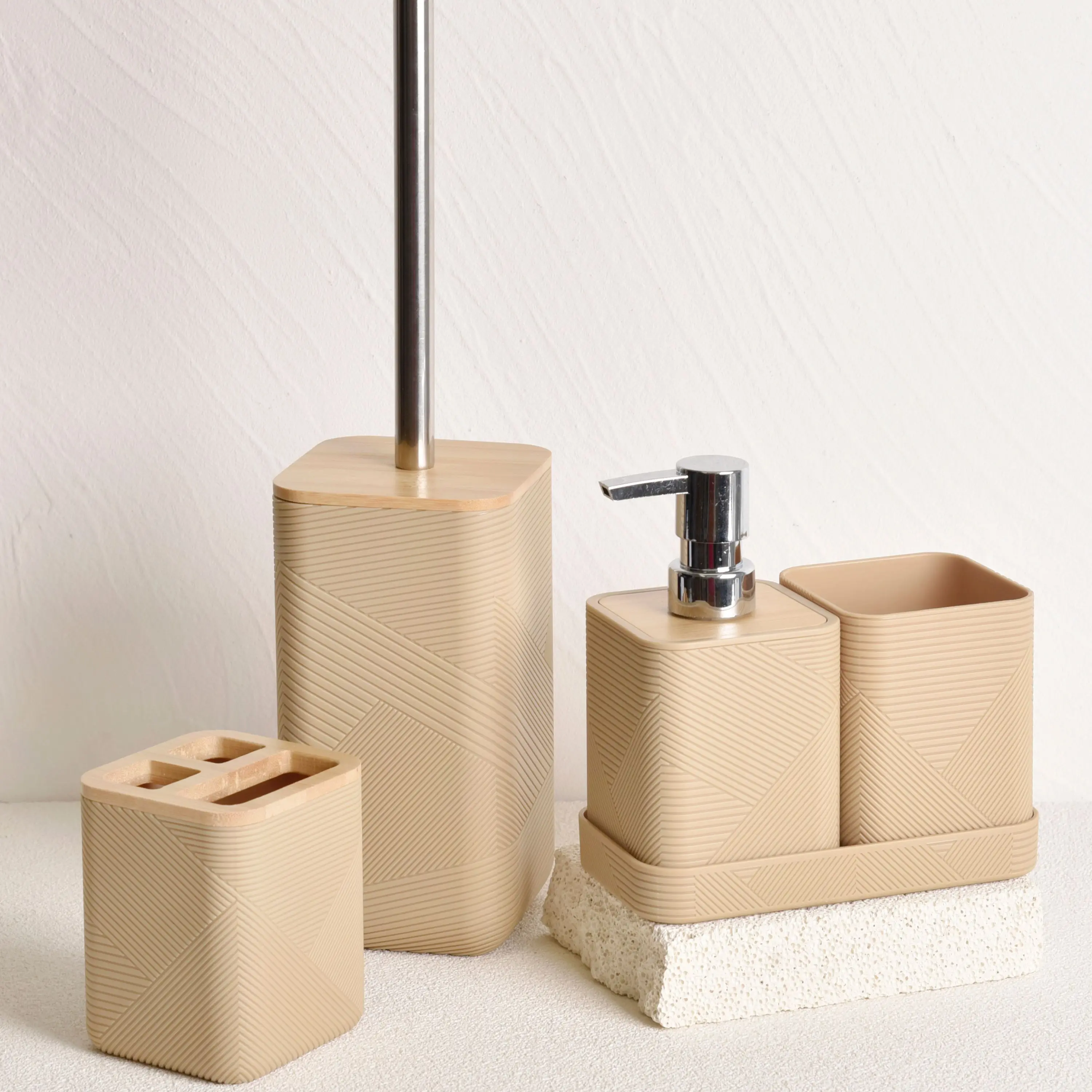 Skymoving New Custom Elegant 5pcs Bathroom Sets Luxury Toilet Accessories Bamboo Plastic Bathroom Accessories Gift Sets for Home