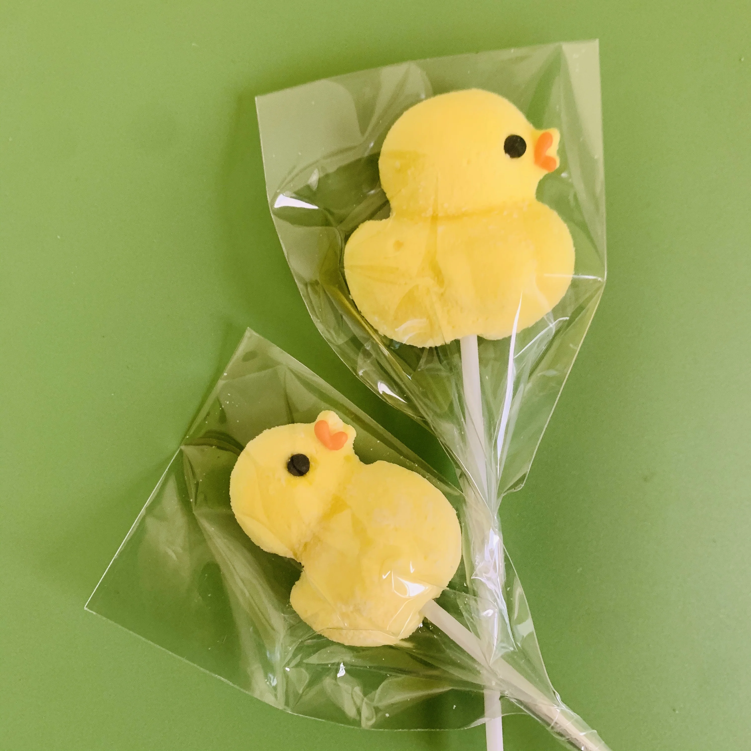 Factory Direct Supply HALAL Colored Marshmallow Lollipop Wholesale Confectionery Cute Yellow Duck Marshmallow Sticks