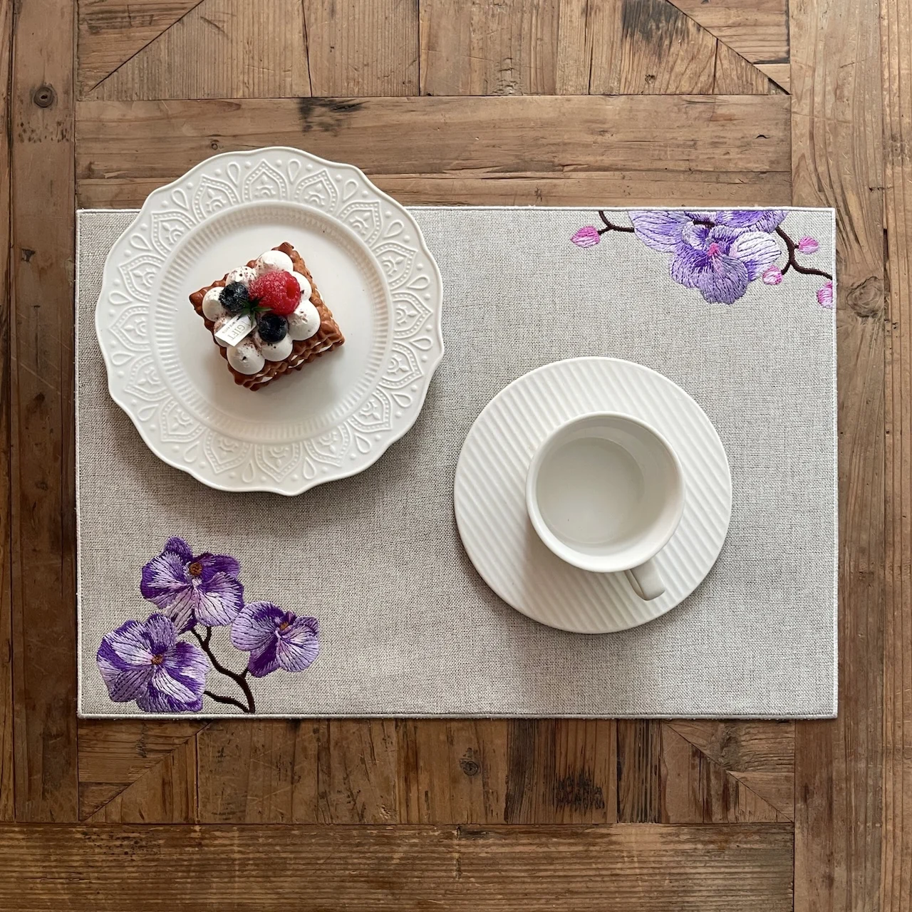 Exquisite Purple Orchid Flower Embroidered Placemat Plate Holder Pads & Mats Dining Table Place mats Decorations and Accessories