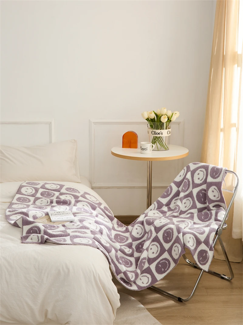 Hot-Selling super cozy popular checkered Throw 100% Polyester Blanket Smile face fluffy soft Microfiber Knitted blanket