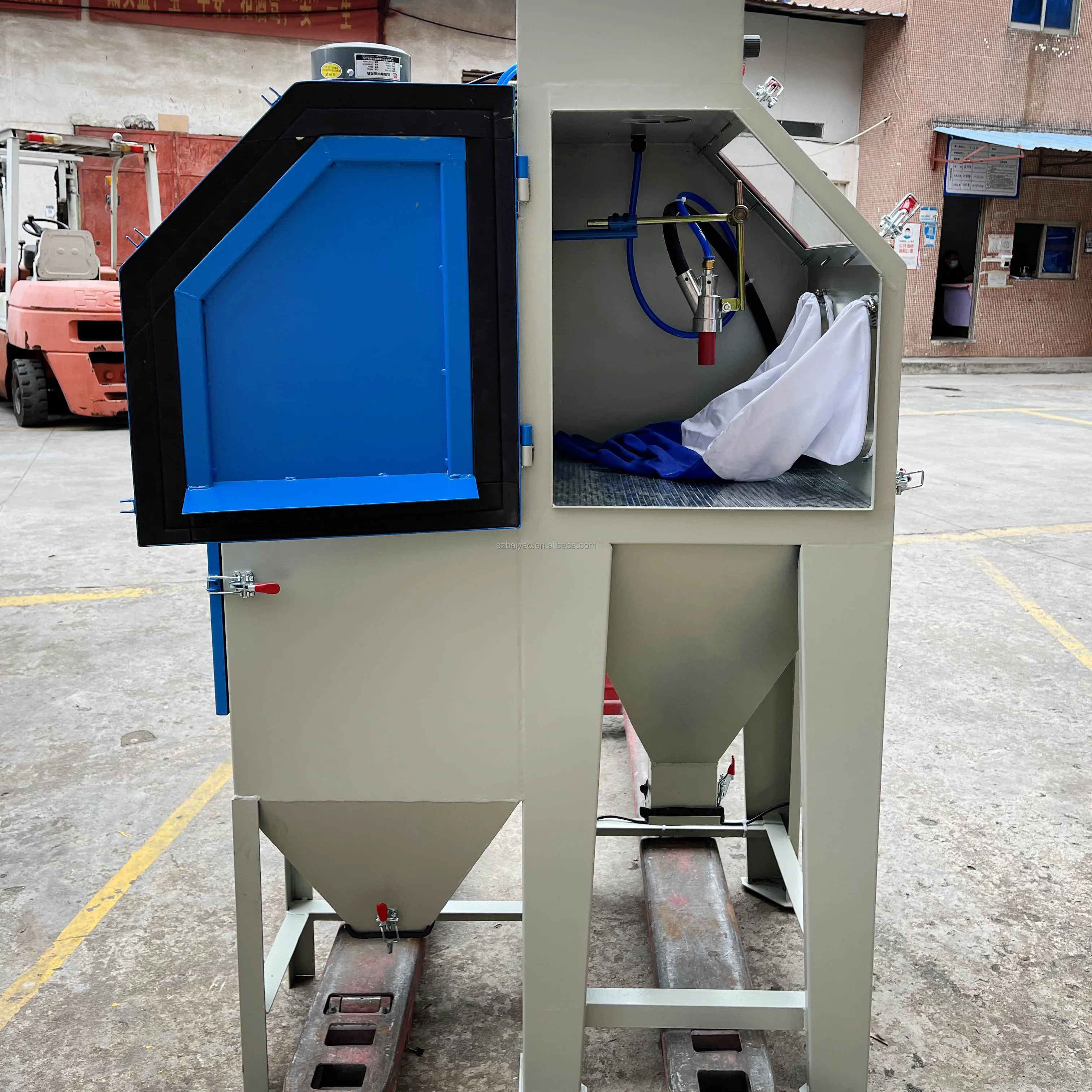BY-6050 Sandblasters for Small Parts Dry type Sandblasting Machine Cabinet