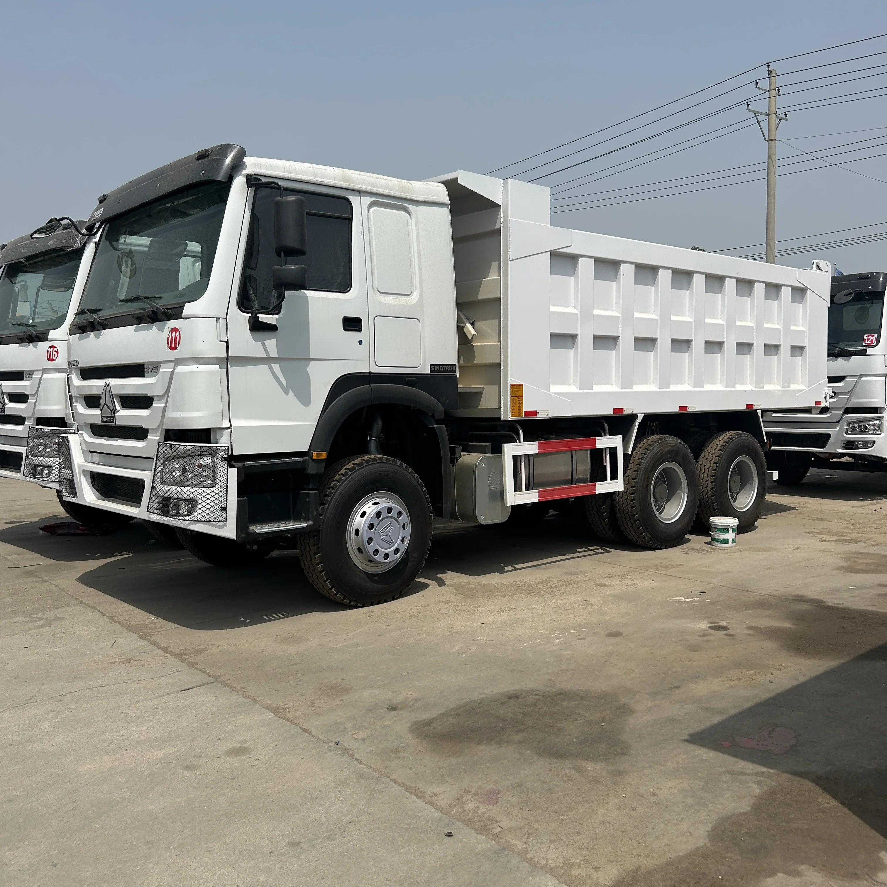 Оптовая продажа Подержанный самосвал HOWO 6x4 8x4 Национальный большегрузный грузовик группа евро 2 левое рулевое управление угольный песок гравий транспорт
