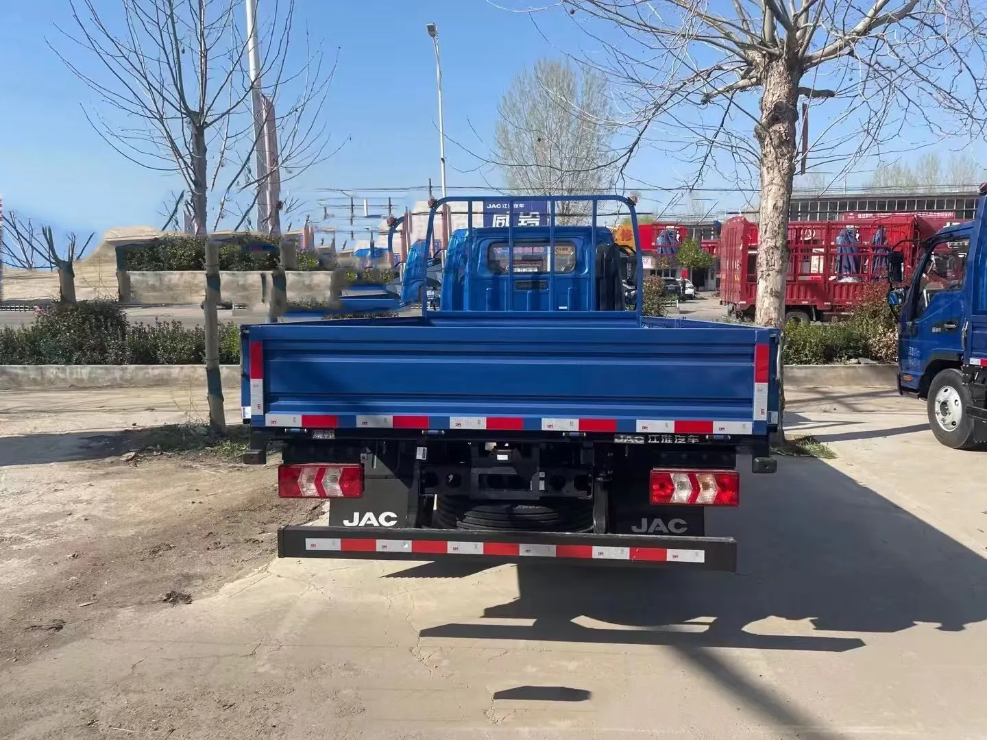 China JAC  with 4*2 drive type cargo truck