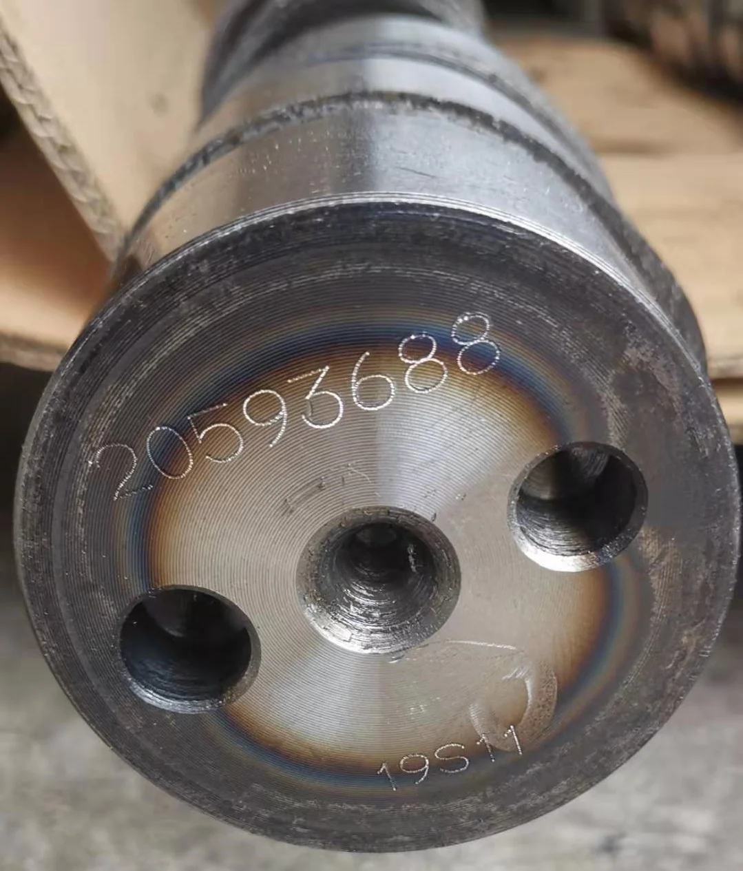 Factory Direct Sale Top Quality Billet Forged Steel D12 Diesel Engine Camshaft 20593688