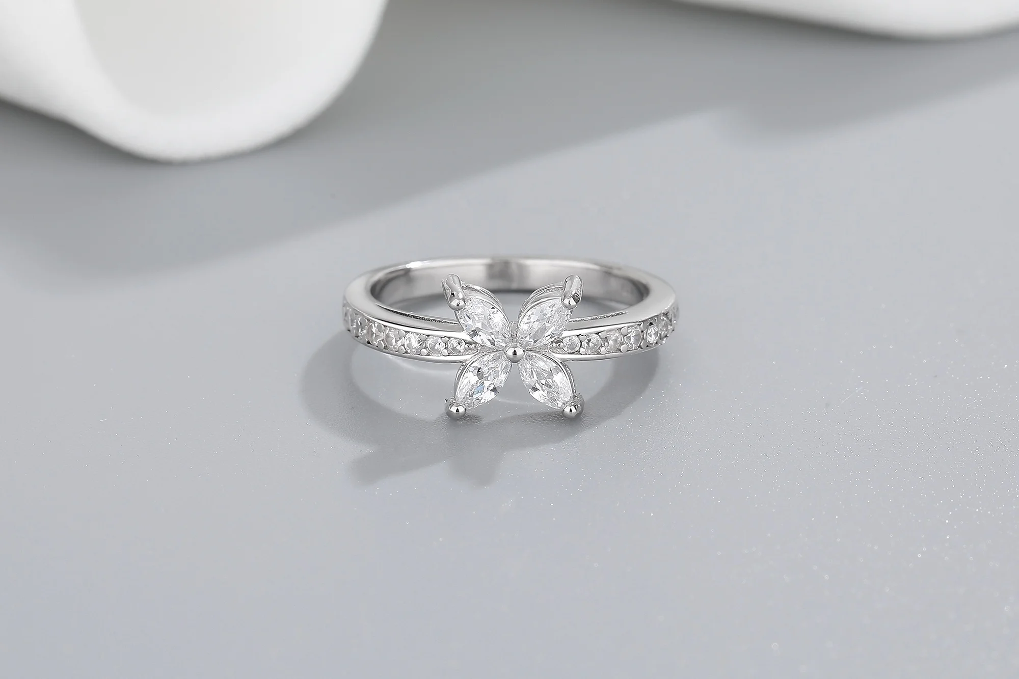 Bisuterias Chic High Cubic Zirconia S925 Engagement Rings For Women Perfect Fashion Jewelry Classy Ring