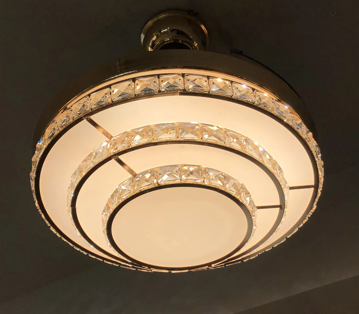 Dropship Zhongshan Factory Selling Modern Remote Control Luxury Crystal LED Invisible Ceiling Fan with Light table lamps hotels