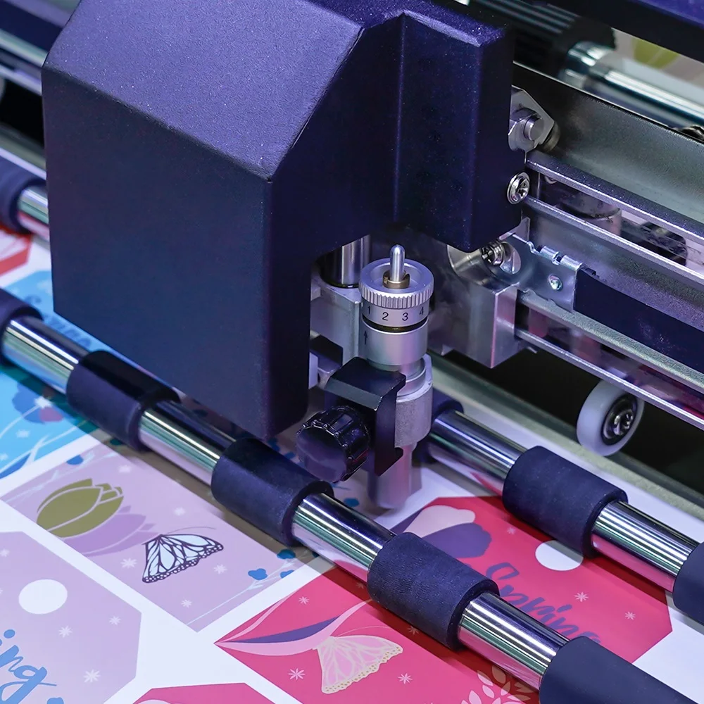 2024  Latest Automatic Feeding High Precision Cutting Machine CCD Camera Auto Contour Label Cutter