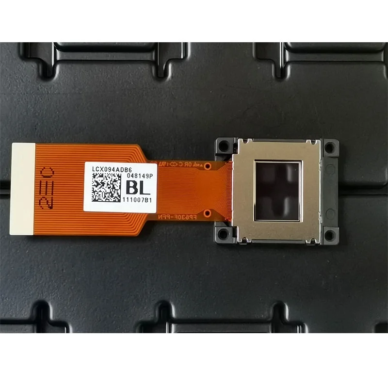 100% New Original LCX100ACP6 LCX102ADK7 LCX101ADK8 Prism Projector LCD Single Panel