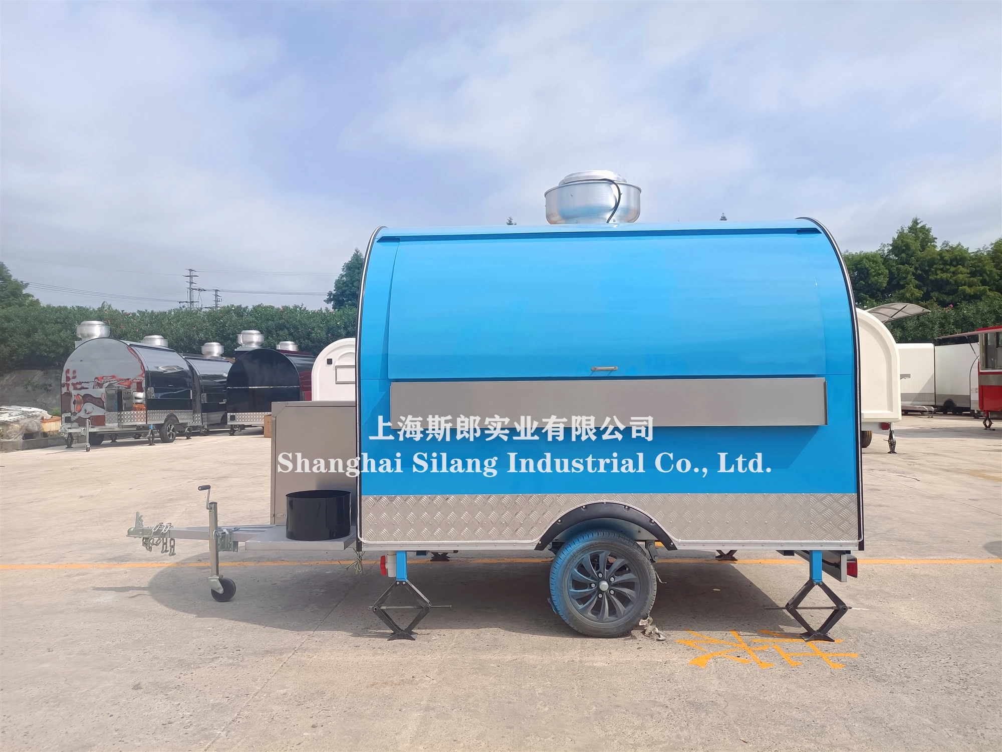 Blue round food trailer, closed Canadian standard mobile food caravan catering trailer