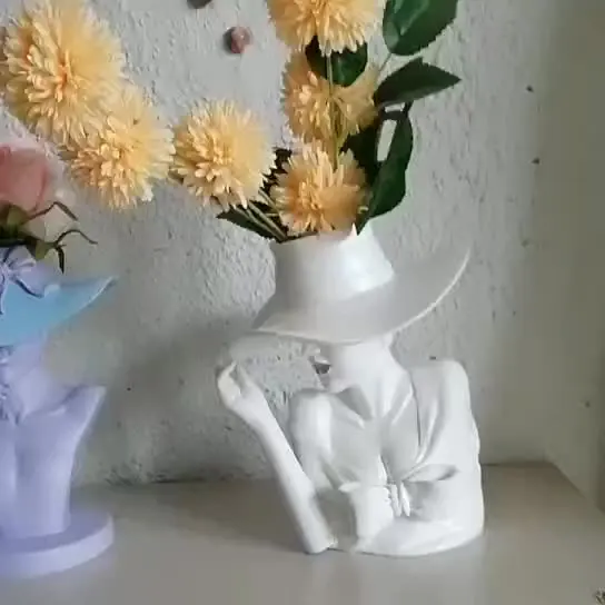 2022 New design  nordic elegant women shape vase decorative living room Office  resin  vase flowers