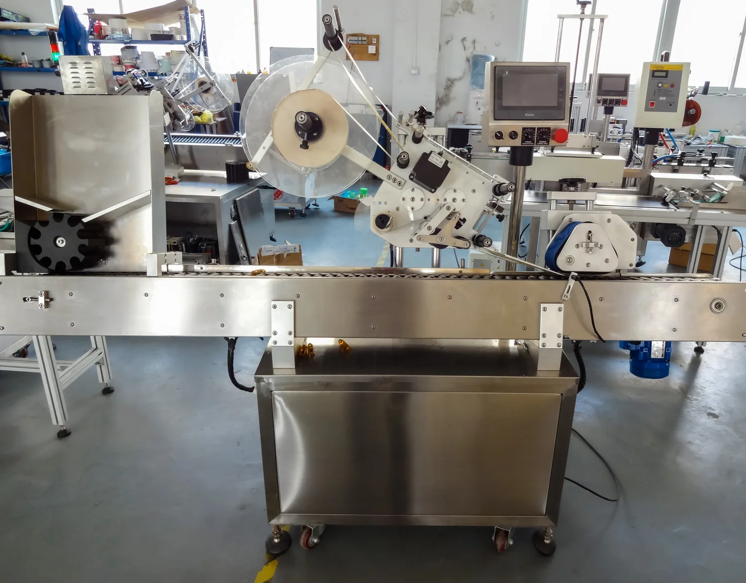 YM215 Automatic horizontal labeling machine for tube small bottle vial label applicator