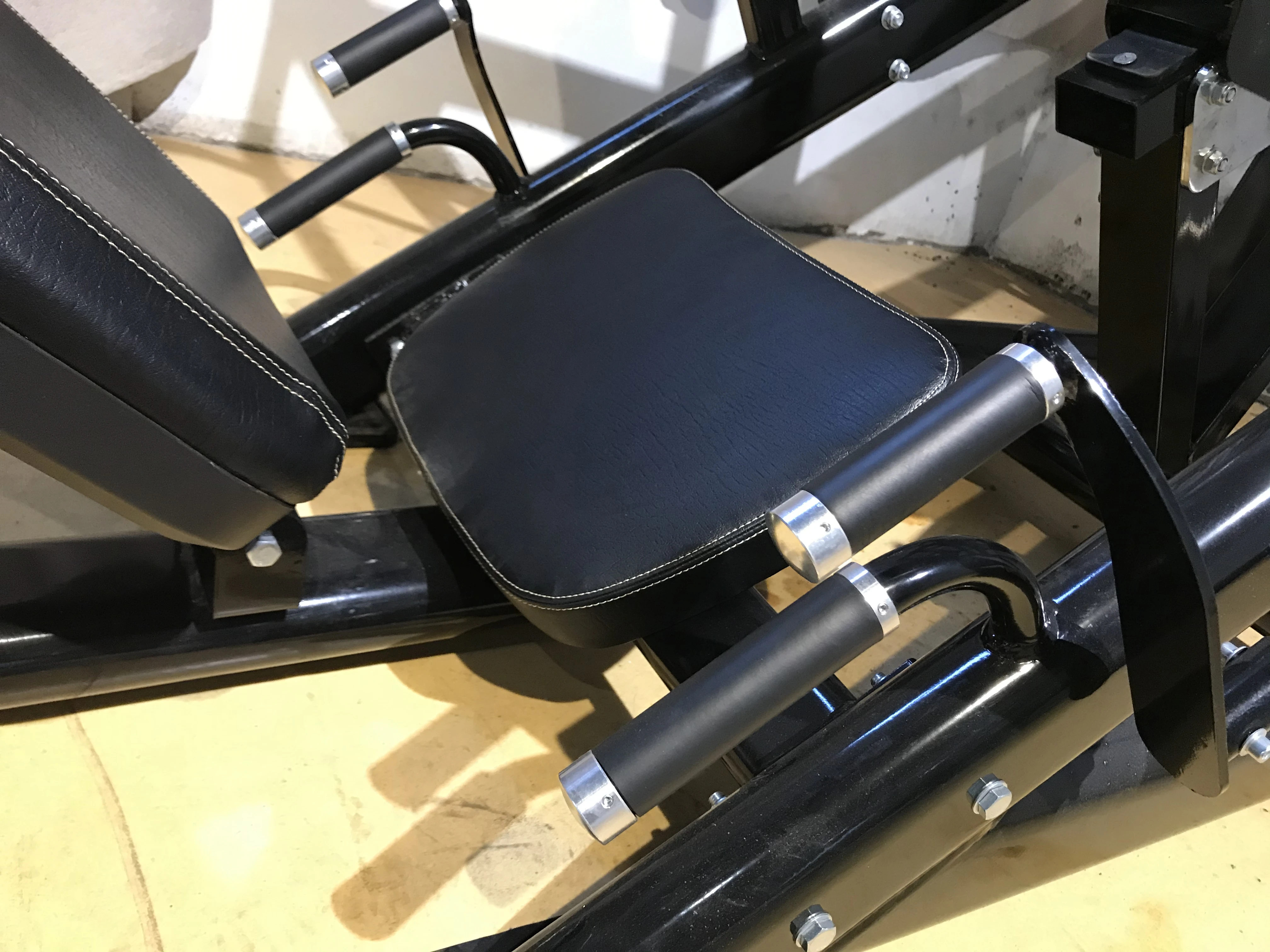 Commercial Iso Lateral Linear Hack Squat Ultimate Seated Strength Hack Squat 45 Degree Leg Press Trainer Plate Loaded Machine