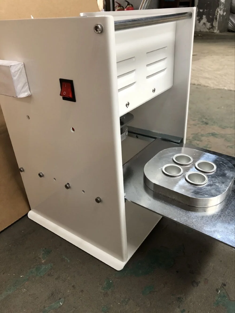 Полуавтоматическая машина для запечатывания и запечатывания капсул кофе