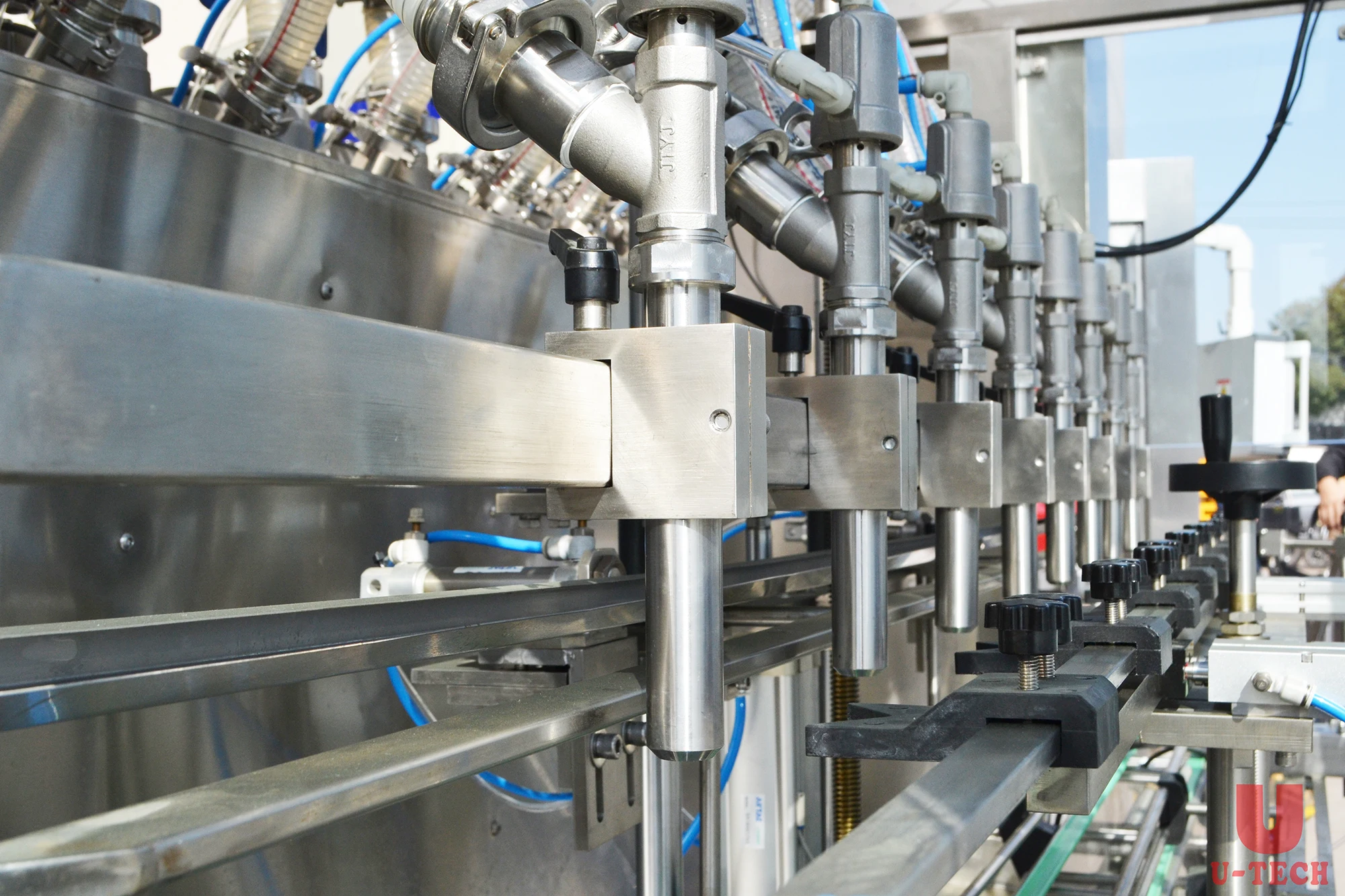  Automatic1-5L поршневая машина для герметизации бутылок из полиэтилена повышенной плотности