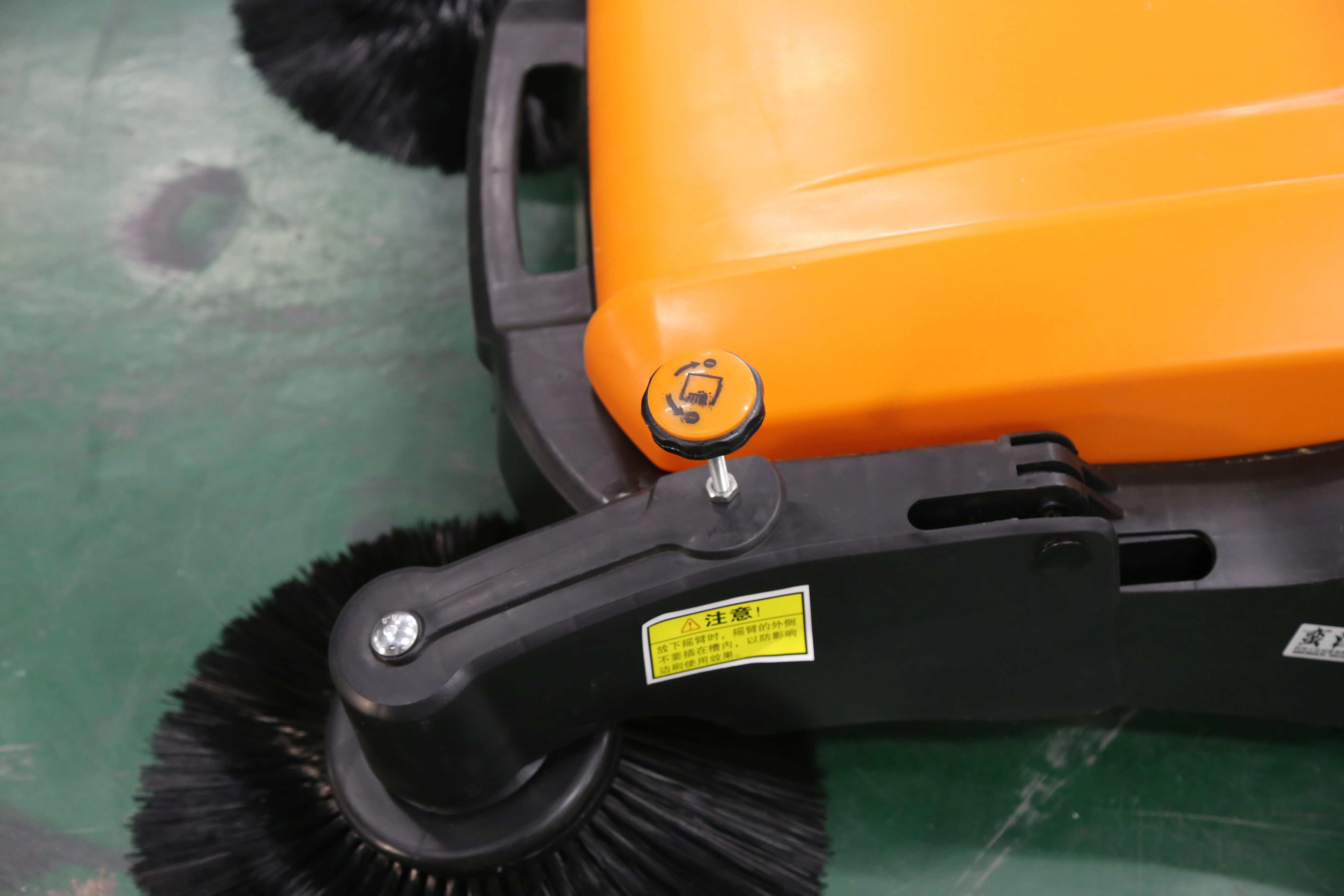 
SC98 HAND-HELD MECHANICAL SWEEPER WALK BEHIND SWEEPER 