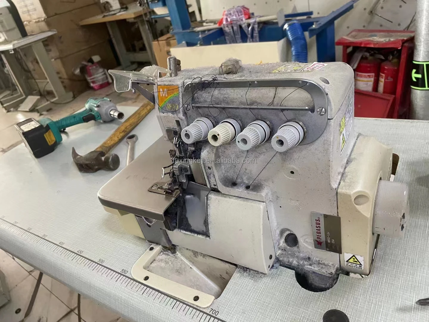Used pegasus M900 5 thread overlock sewing machine overlocker industrial clothing heavy weight material  sewing machine