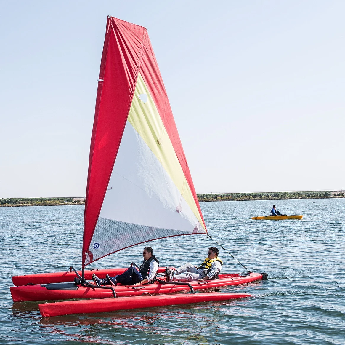 Outdoor Leisure Plastic Hard Boat Sailboat Carbon Mast Sailboat Trisolaran sailboat