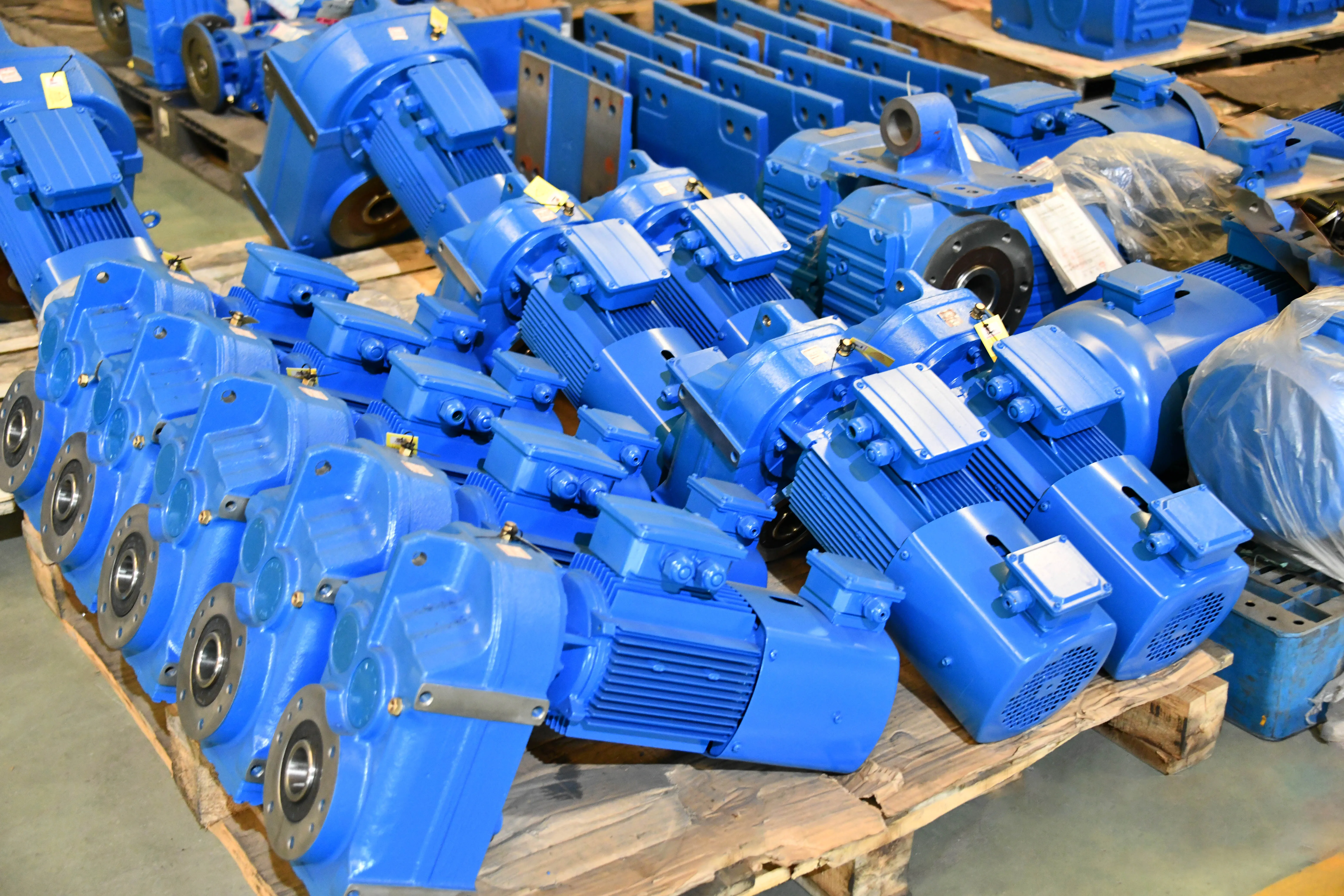 Geared motor F series helical gear R/S/K/F series reducer three-phase asynchronous motor gearbox in stock