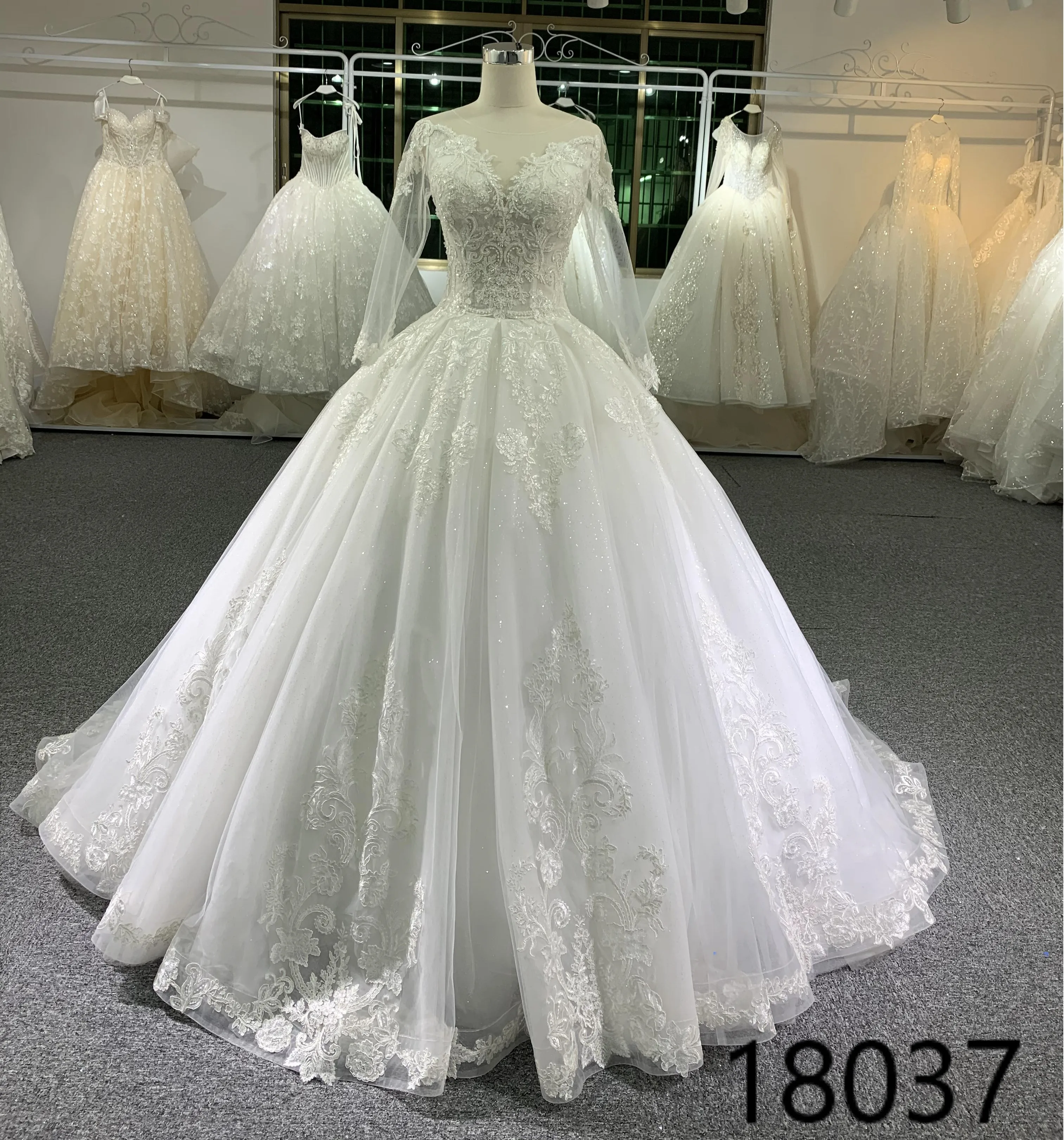 New Arrivals  high quality  V-neck Appliqued  White Long Sleeve Lace  Bridal Wedding Dress