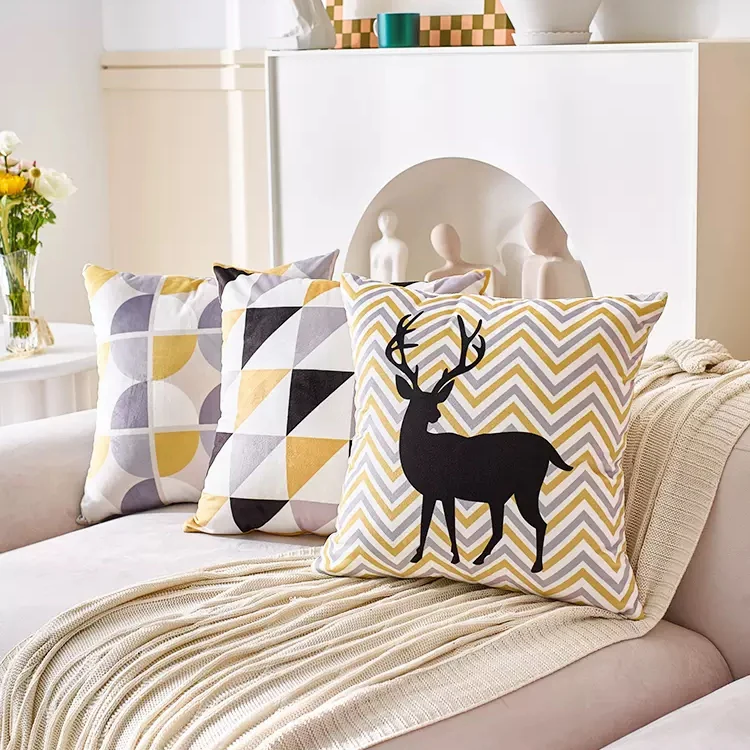 Buti Wholesale Customized 45 *45 cm Decorative Geometric green color Pattern Polyester Sofa Pillow Velvet Cushion Cover