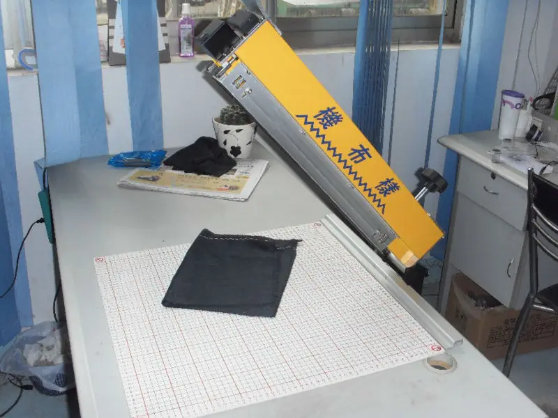
roll fabric cutting machine / Cloth Swatch Cutter 