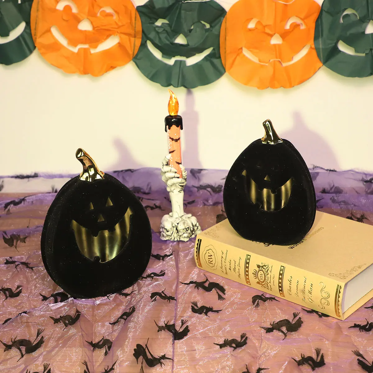 Custom Halloween Ceramic Pumpkin Hot Selling 2024 New Design Trick Or Treat Handmade Black Crafts Wholesale