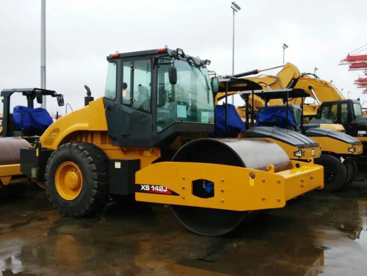 Single Drum Roller XS143J 14Ton Vibratory Compactor Road Roller with sheep foot price