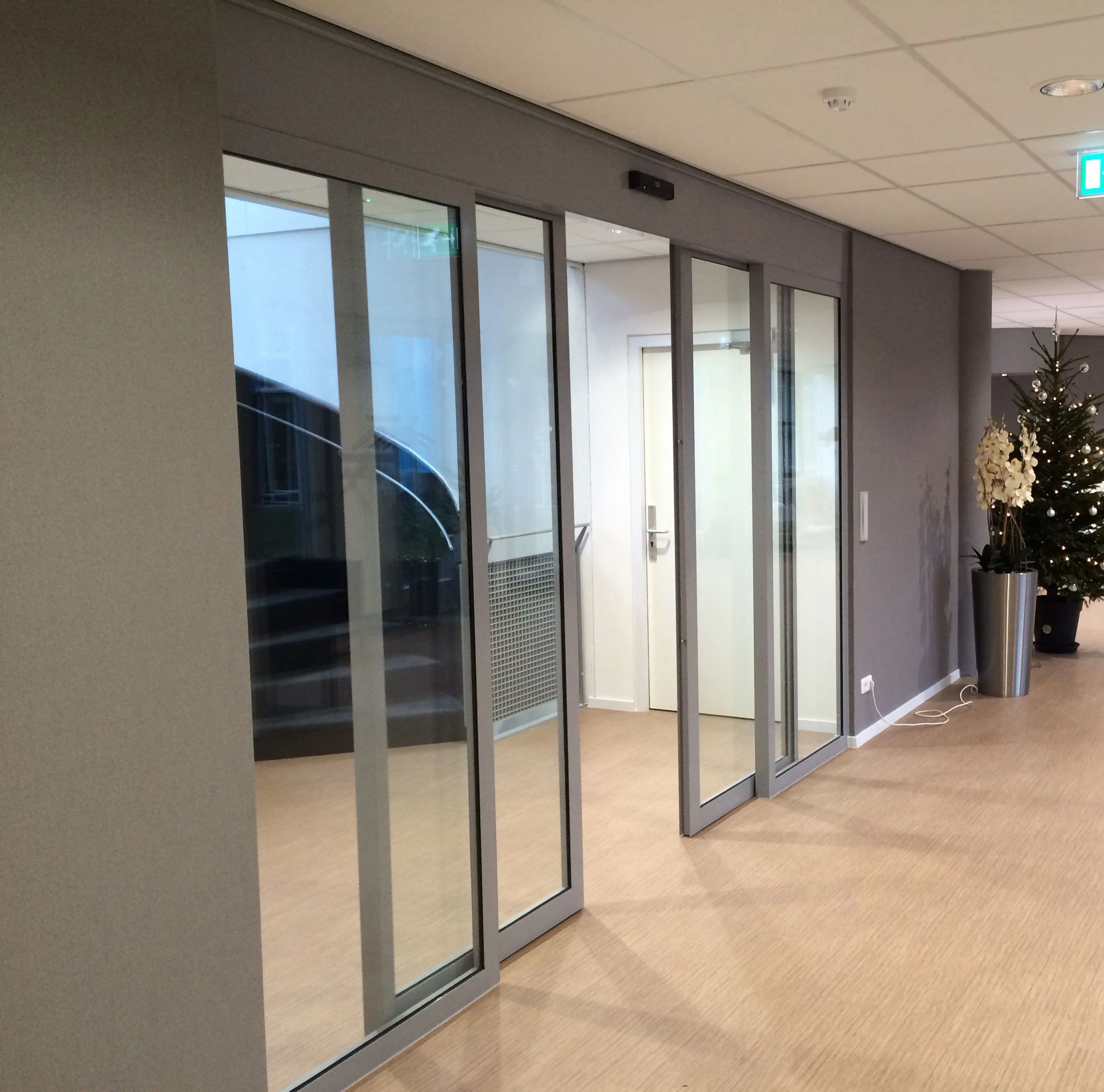 Glass Automatic Sliding Door for Mall Hotel Store Front Door with Auto Motor Sensor Detector