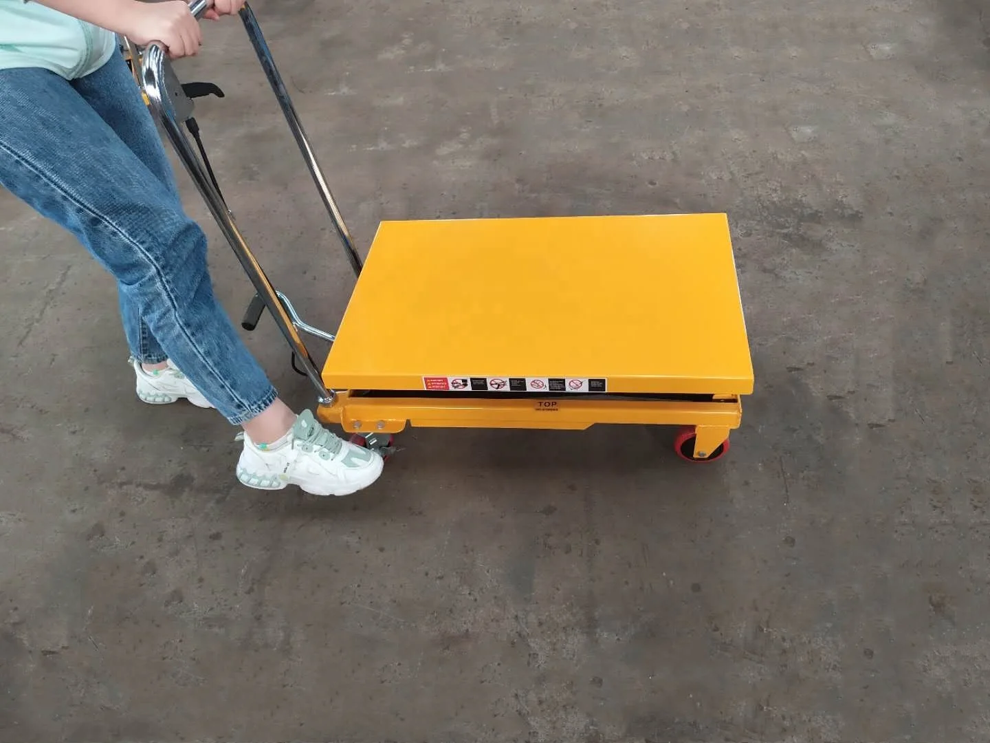 automobile electric mobile portable lifting lift mobile adjustable laptop table