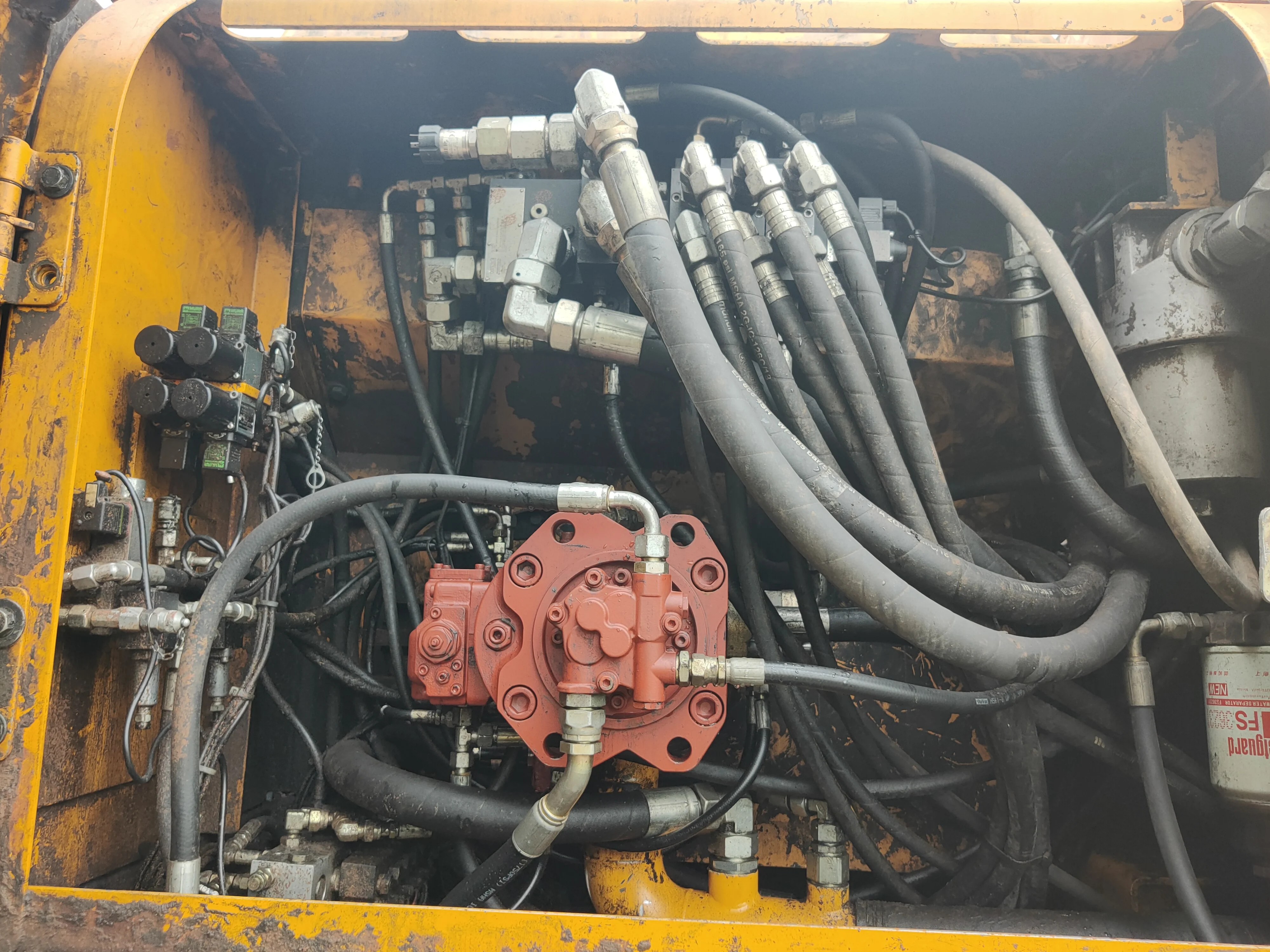 Bauer BG20H hydraulic rotary drilling rig with Doosan CHassis in used condition BG22C BG25C for sale
