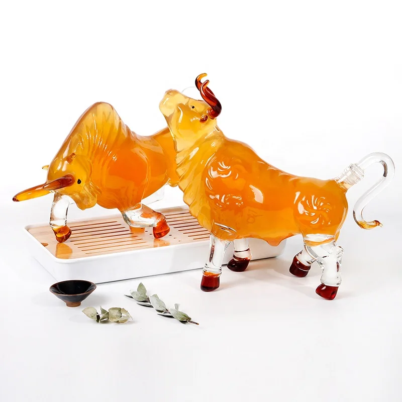 500ml / 1000ml / 1500ml Bull Shaped Borosilicate Clear Glass Decanter For Alcohol