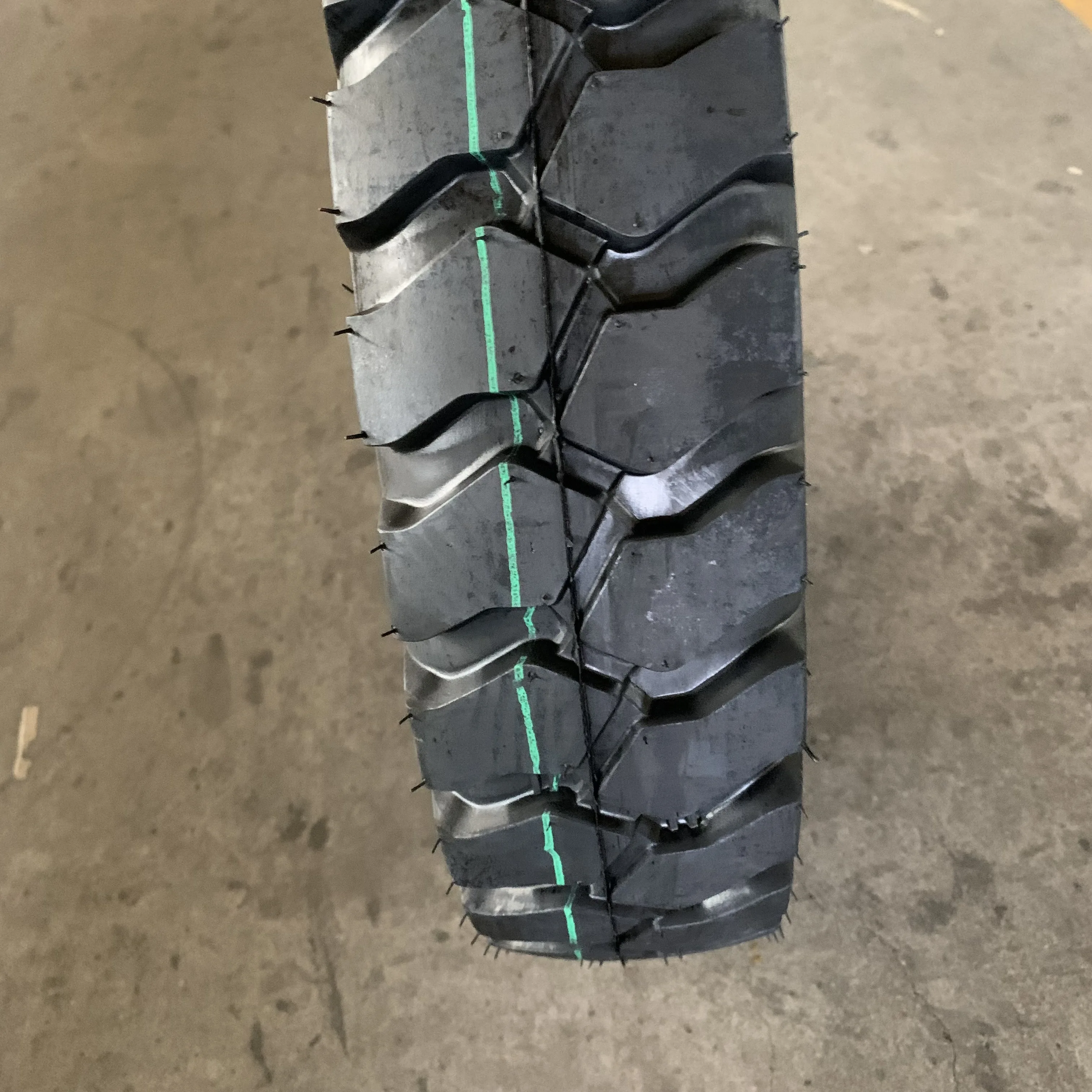 Motorcycle Tyres 3.00-18 90/90-18 Made Of 45%-52% Rubber