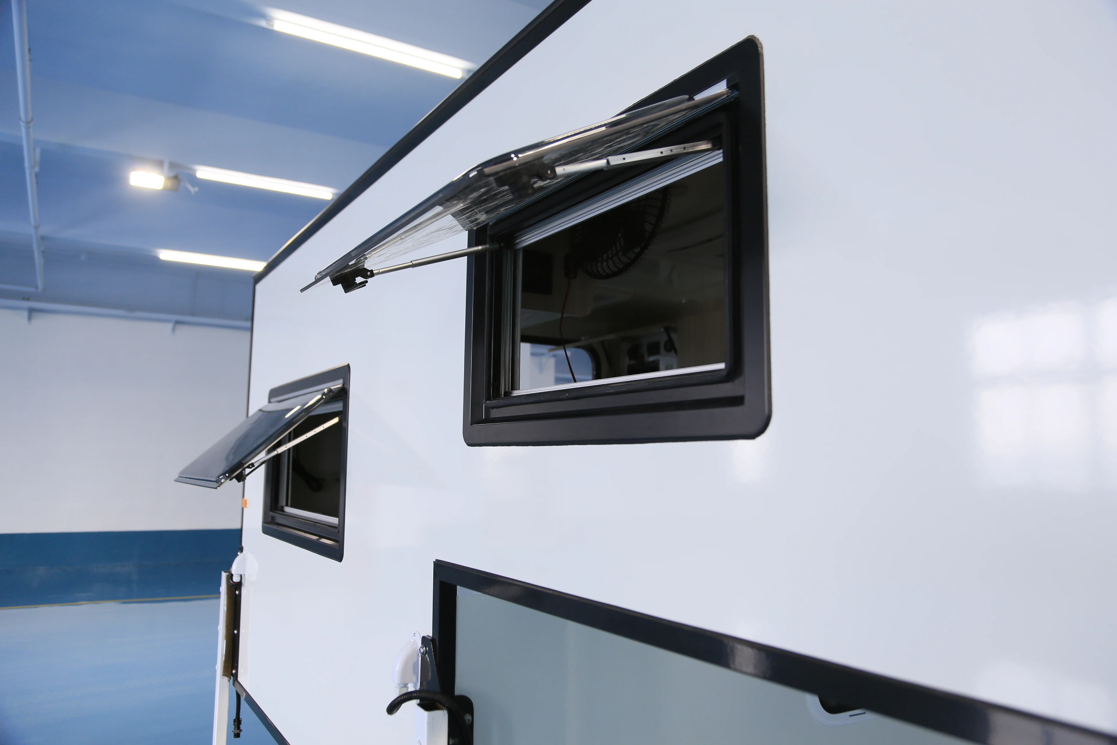 EcoCampor Luxury Comfortable Freedom Customized Rv Motorhomes Truck Camper 4x4 Camper Truck For Sale