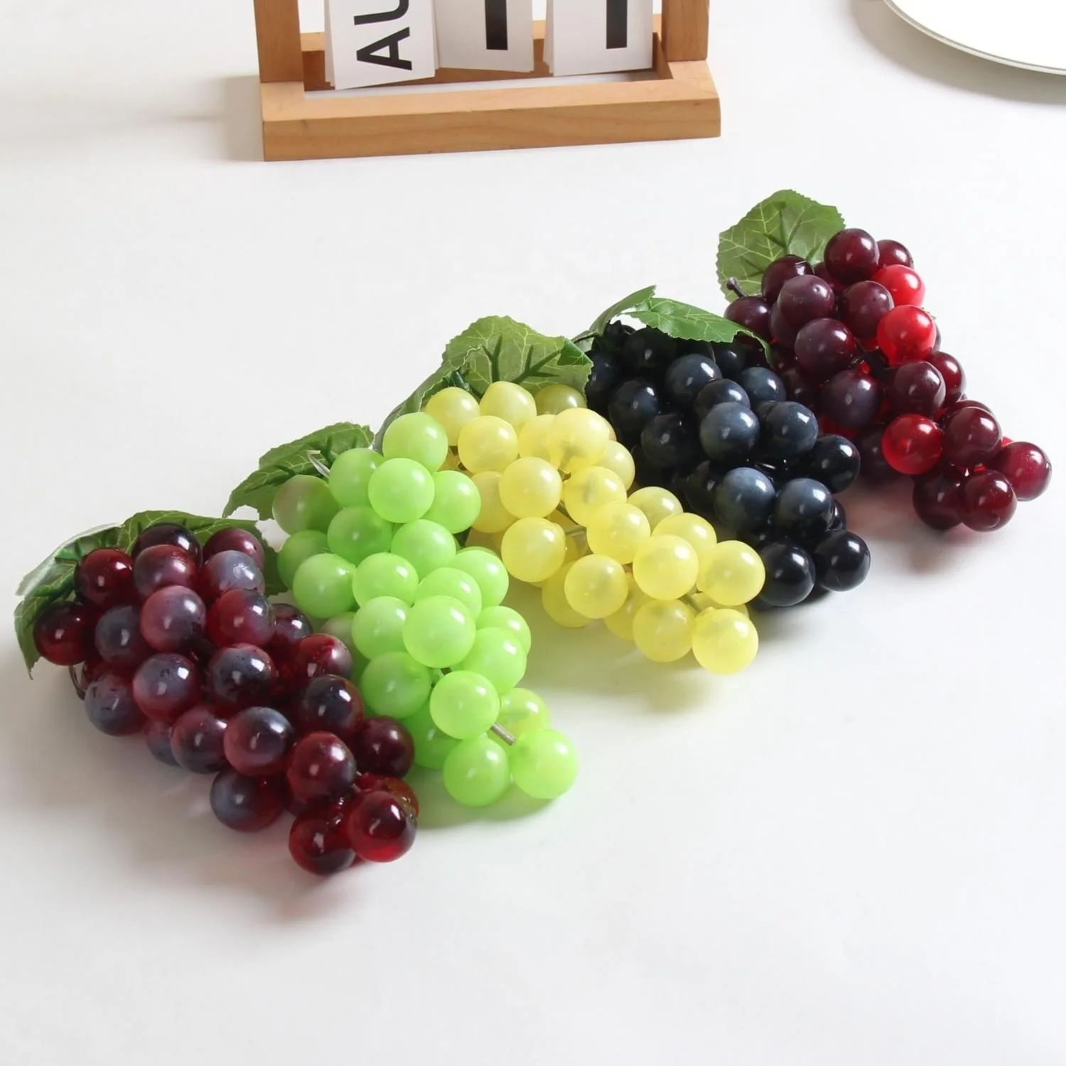 Wholesale Plastic Artificial Grape Bunch Realistic Simulated Grapes For Home Kitchen Party Decoration Christmas Easter Decor