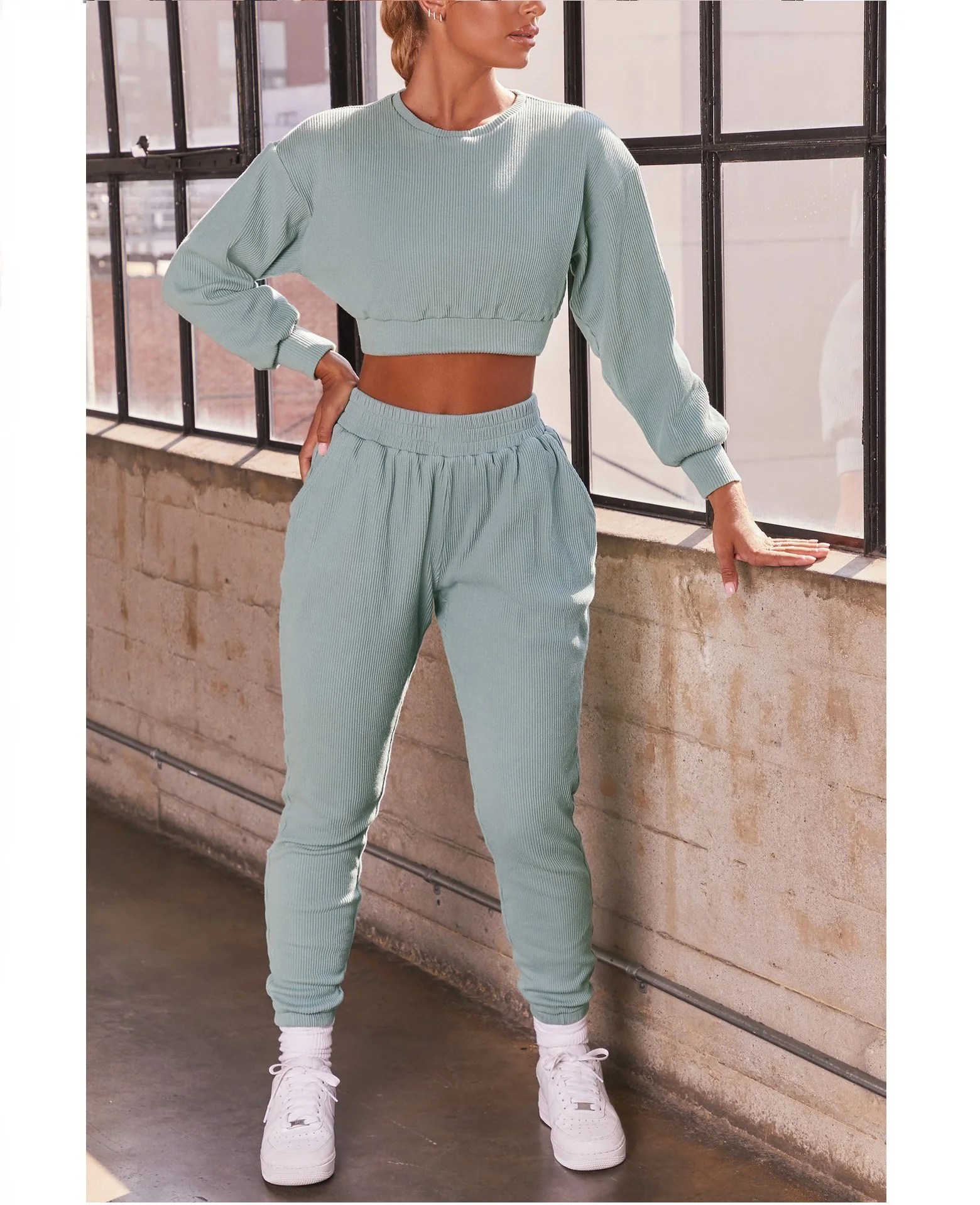 Женский спортивный костюм с длинным рукавом, укороченный топ в рубчик с капюшоном и штаны для бега, зима 2020