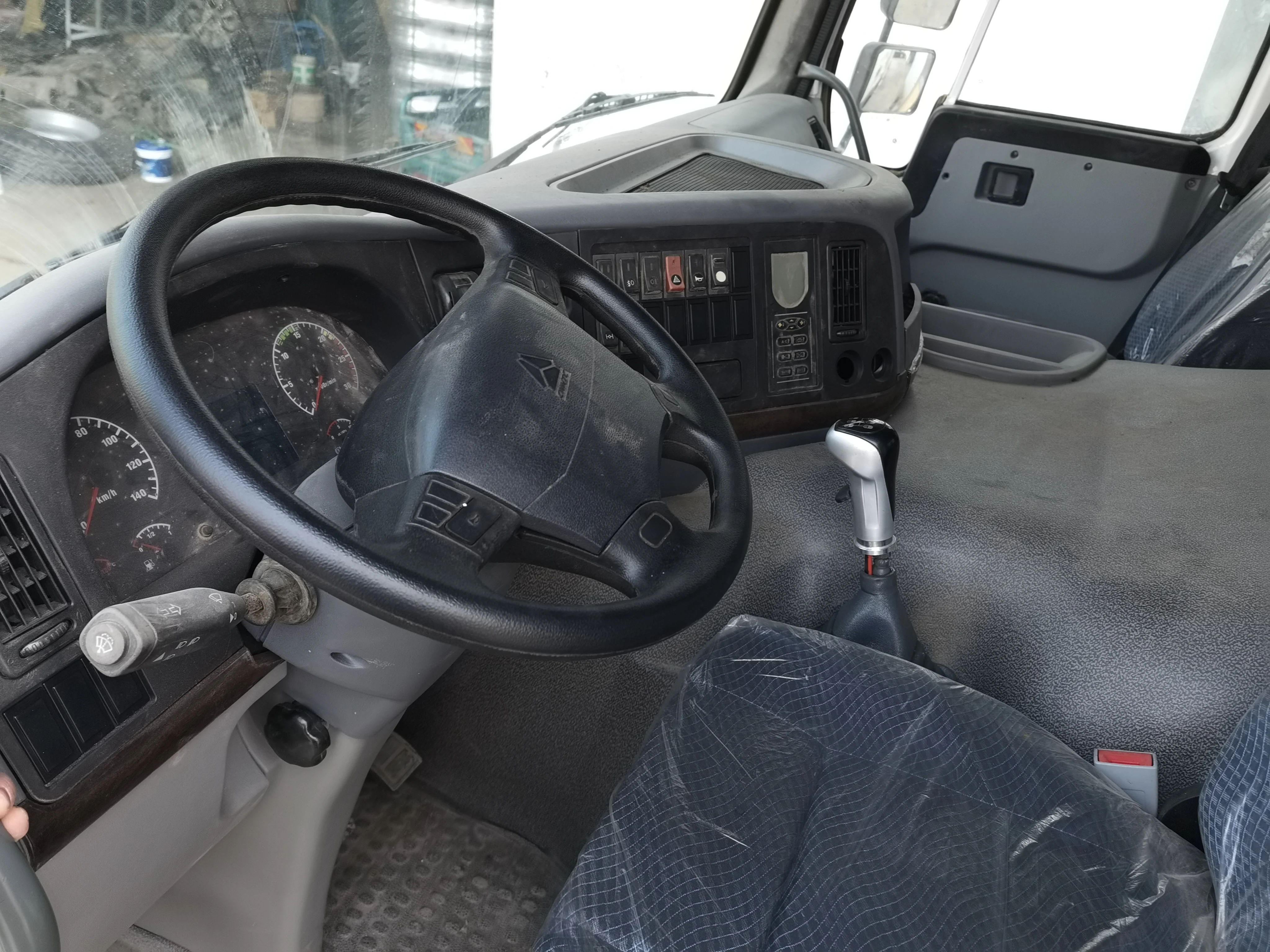 Тяжелый самосвал Sinotruk Howo 400 371 л.с. 6x4 10-колесный 20 т/30 т Емкость евро 2 с левым рулевым управлением