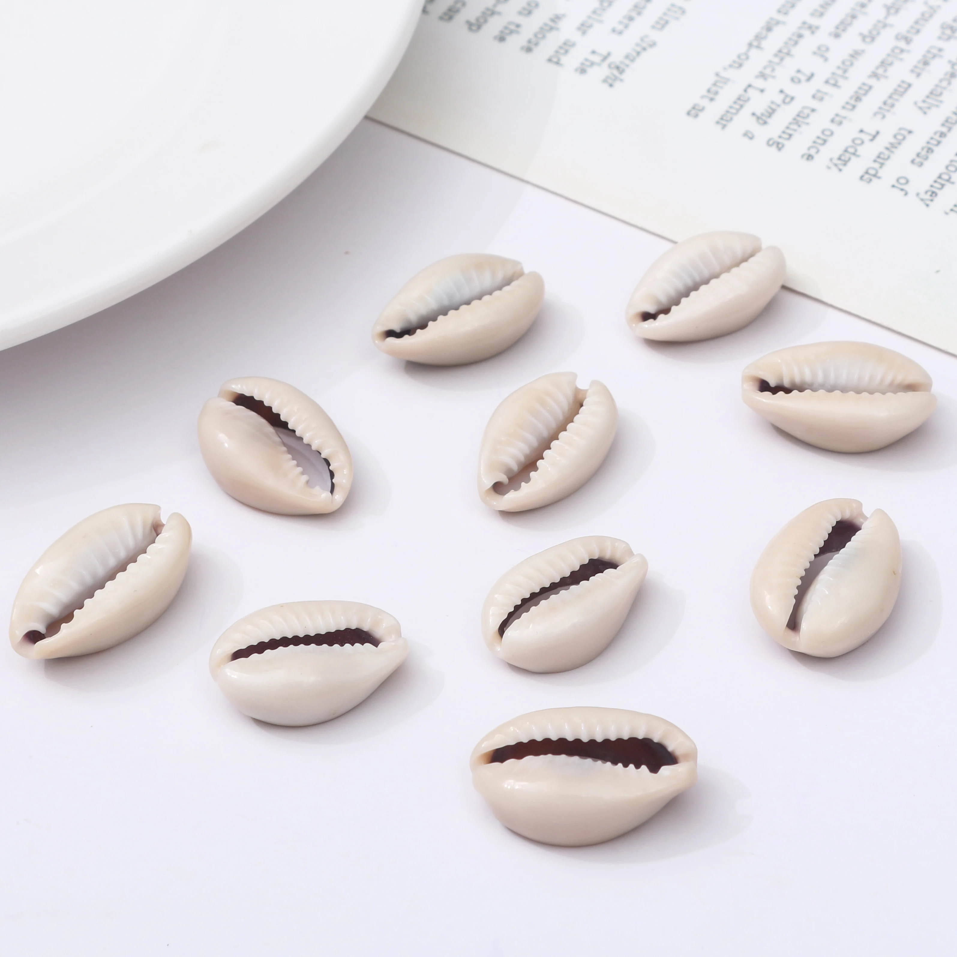 Top Selling 10 Pcs Shell Hair Beads For Braids Accessories With Clear Storage Box Natural Shell Pony Beads For Little Girl