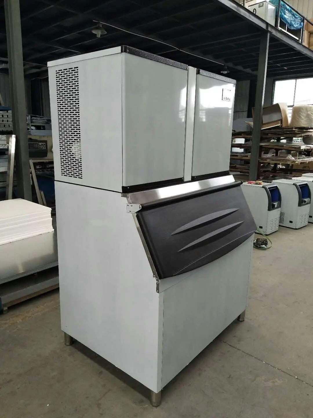 Машина для производства кубиков на 1 тонну/льдогенератор кубиков на 1 тонну, используемый на заводе по производству льда