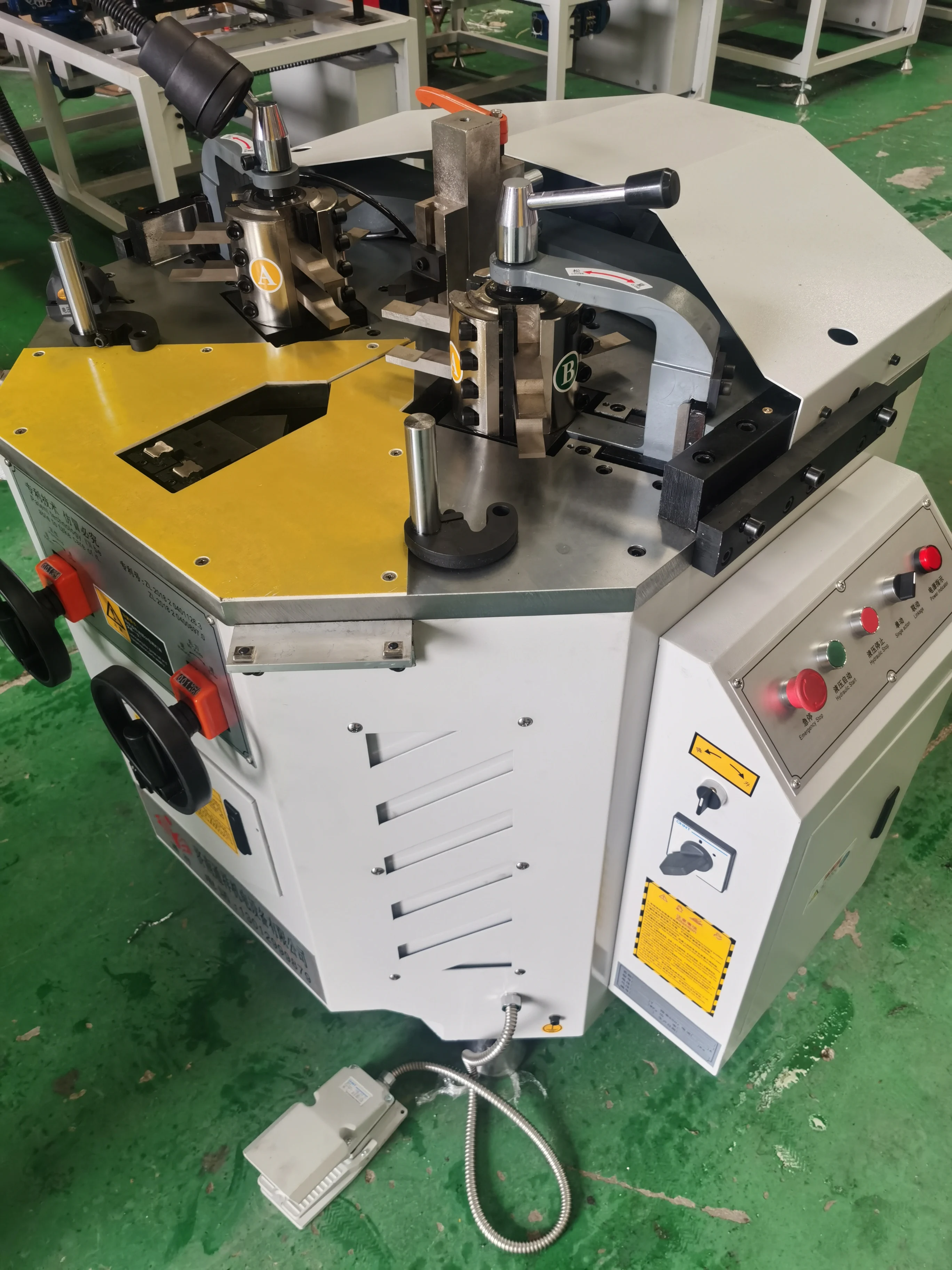 Hydraulic Heavy Knife Library Corner Crimping Machine For Aluminium Windows Doors