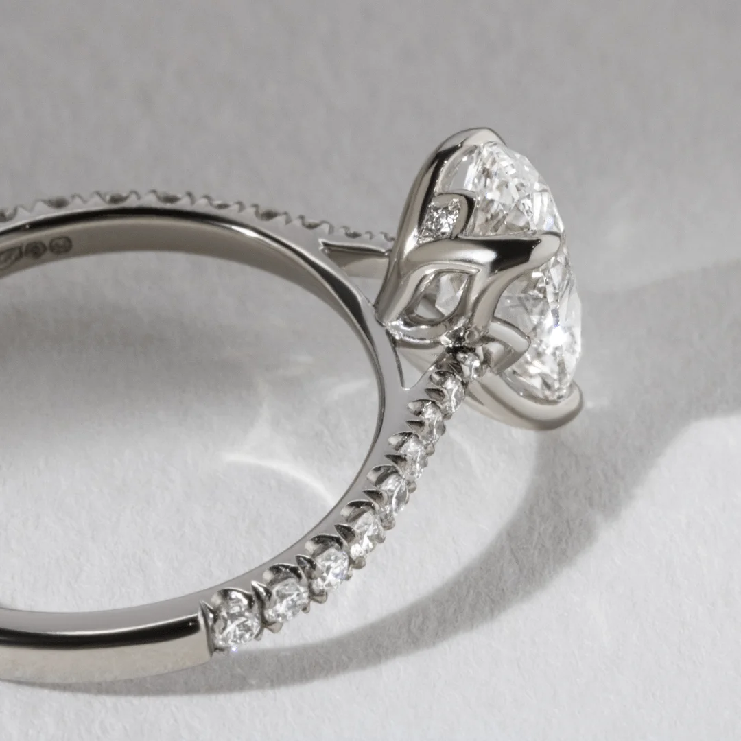 Custom Gia Igi Certified Vvs Cvd Lab Grown Created Diamond 10k 14k 18k Gold Oval Cut Petal Solitaire White Gold Engagement Ring