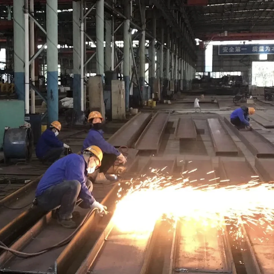 From China Steel Structures Prefab Fabricated  Warehouse Shelves Storage Racks Workshop Hanger Shed metal building