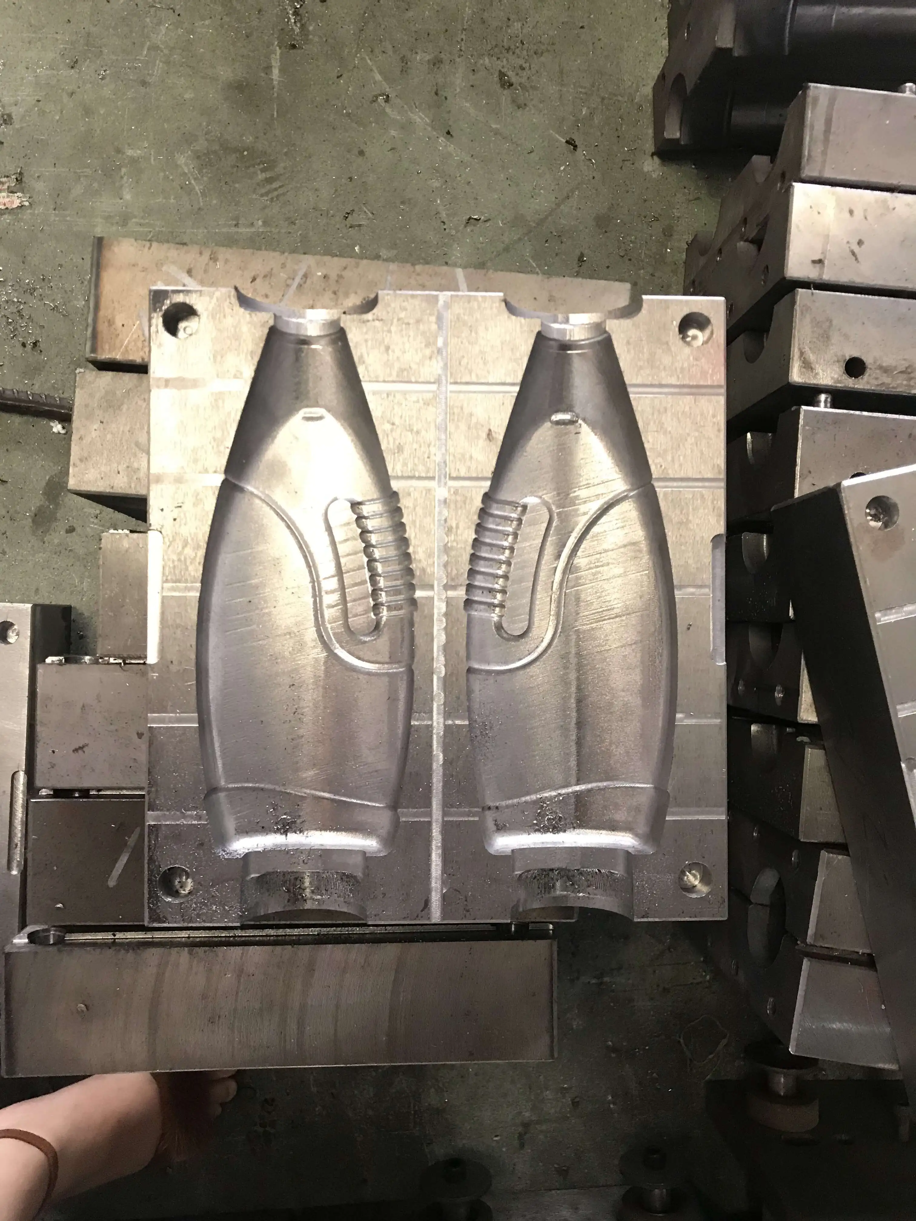 Water bottle blow mold custom made drink bottle mould free design 2/4/6/8 cavity mold.