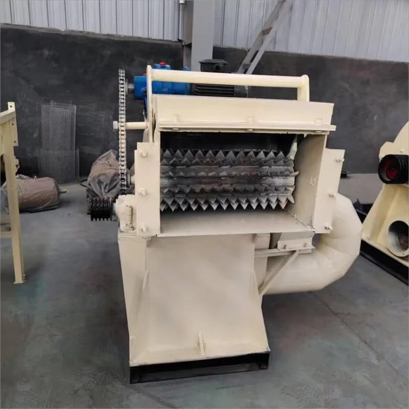 2024 Hot sale of wood bran crusher production capacity of 3.5 tons of forced inlet garden wood chips machine