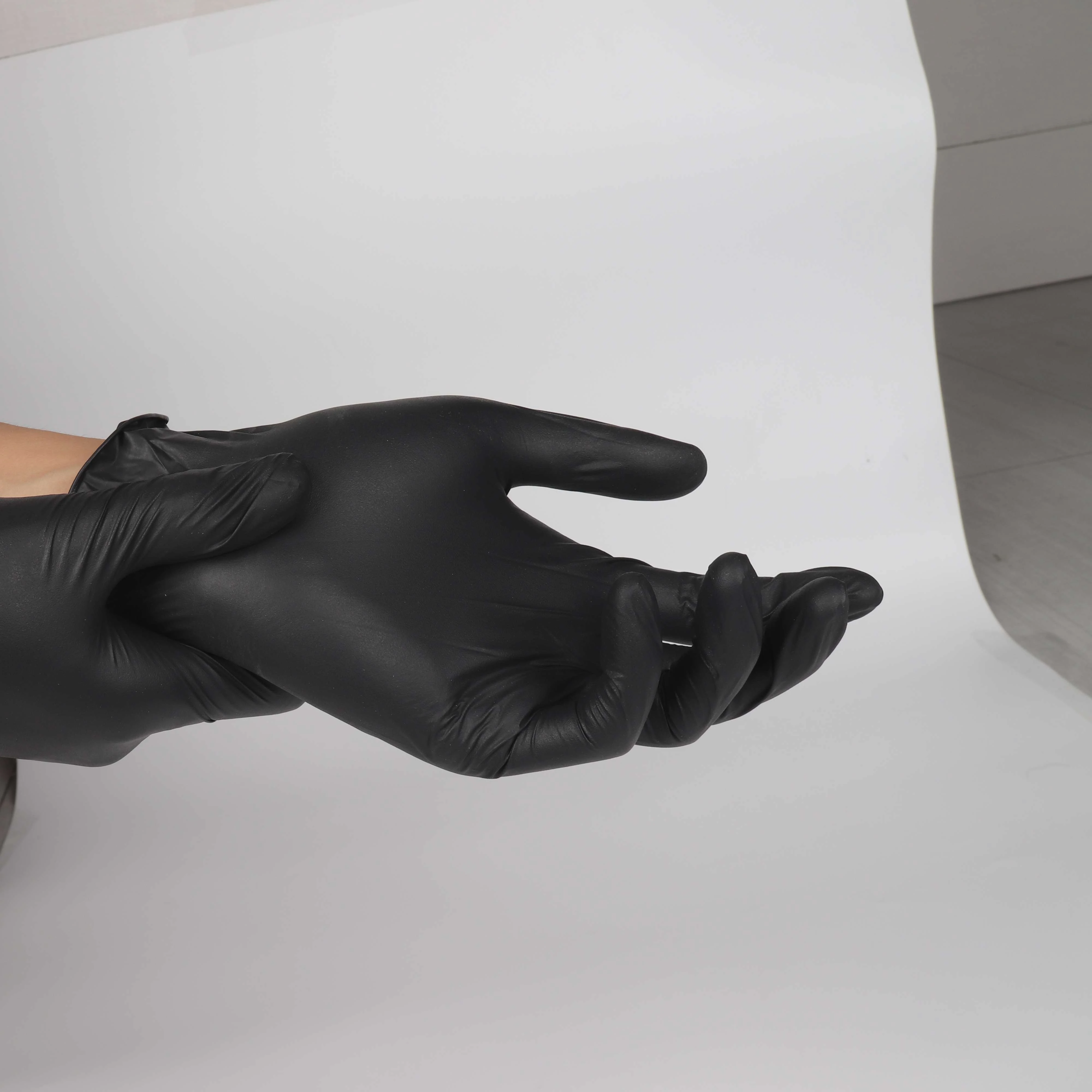 Нестерильные сохранения пищевых продуктов, удобно носить одноразовые нитриловые перчатки